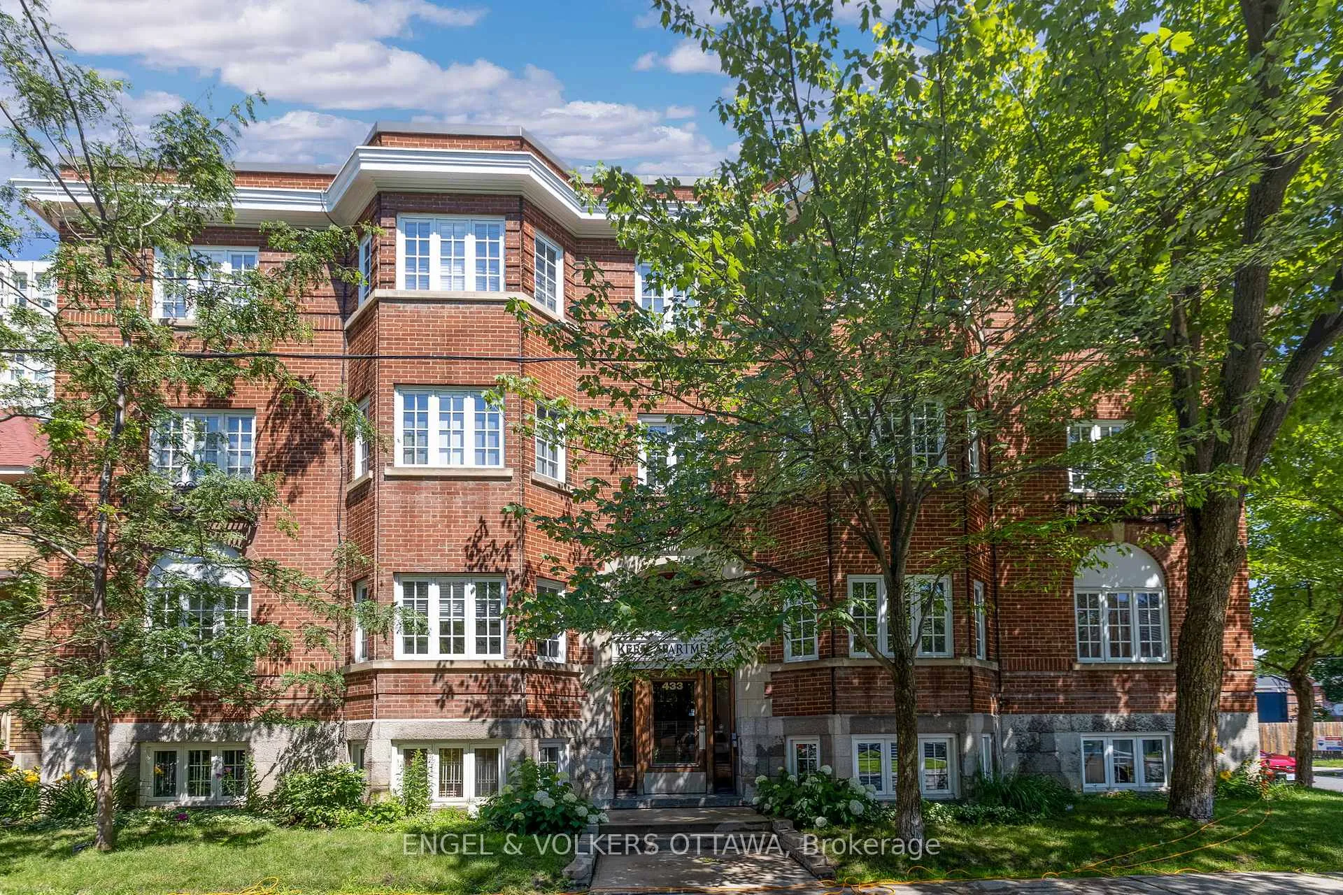 Front of Unit 2, 433 Besserer Street