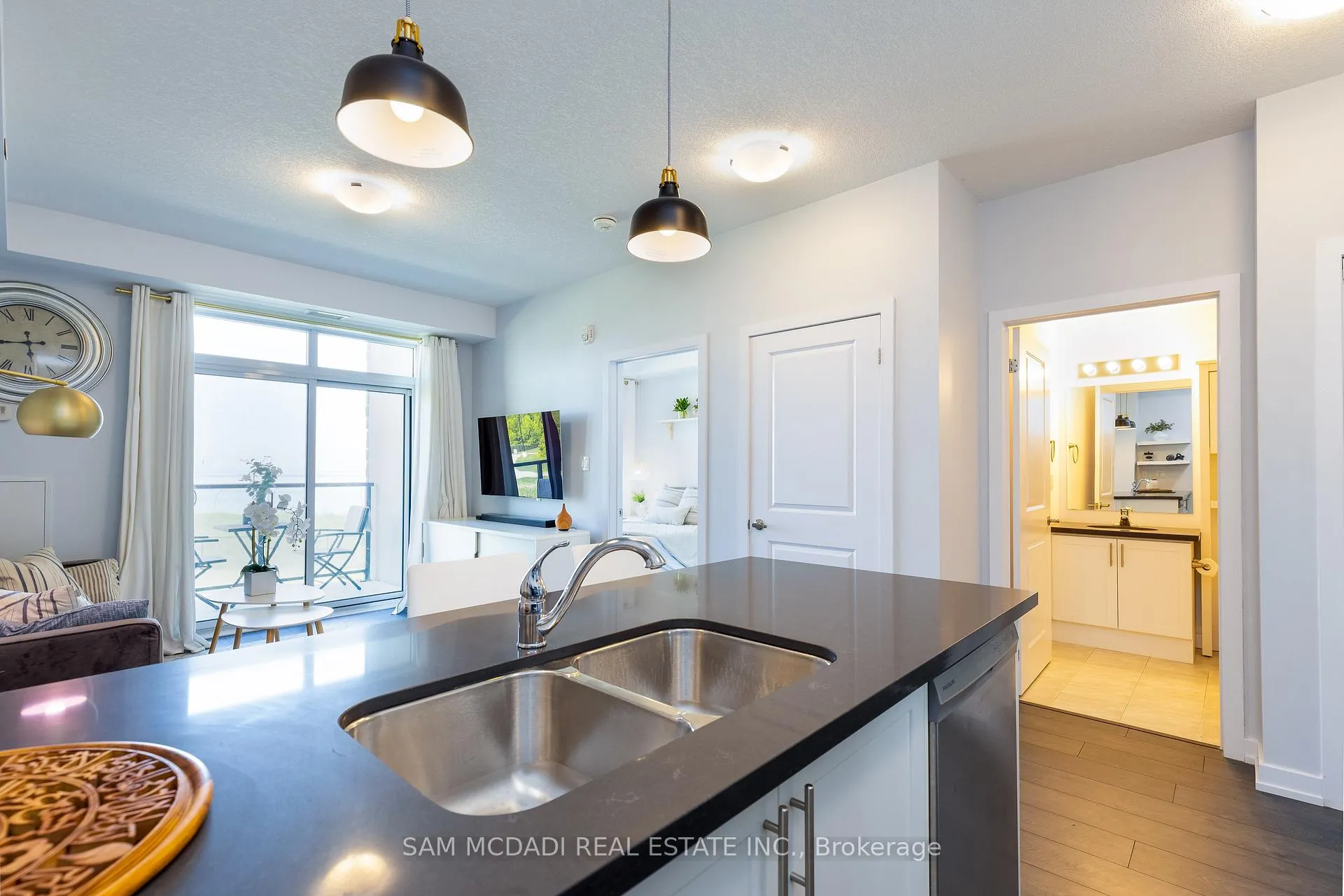 Photo 4 of Unit 207, 101 Shoreview Place, Hamilton, Stoney Creek — HOMEH