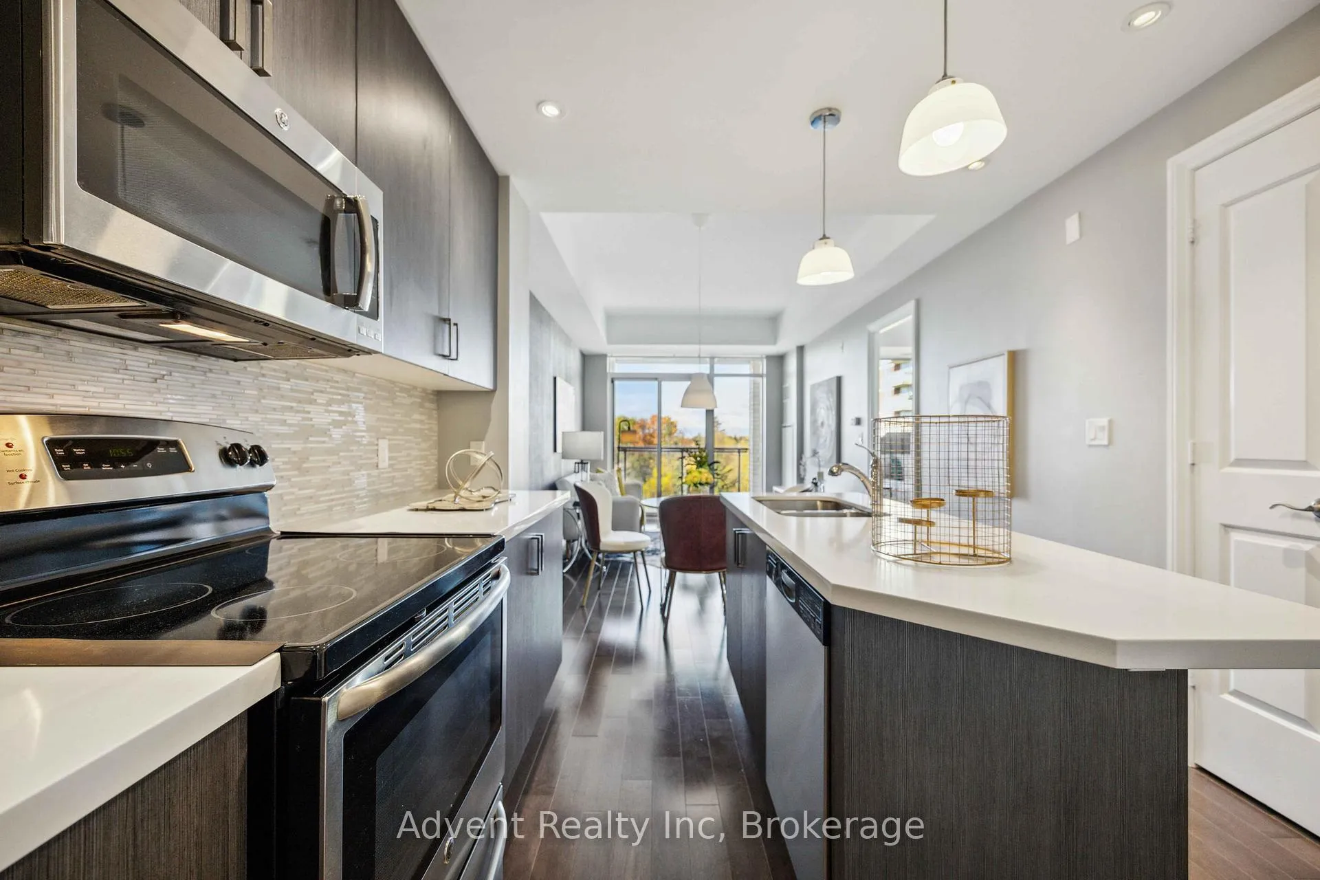 Photo 4 of Unit 401, 68 Main Street N, Markham, Markham Village — HOMEH