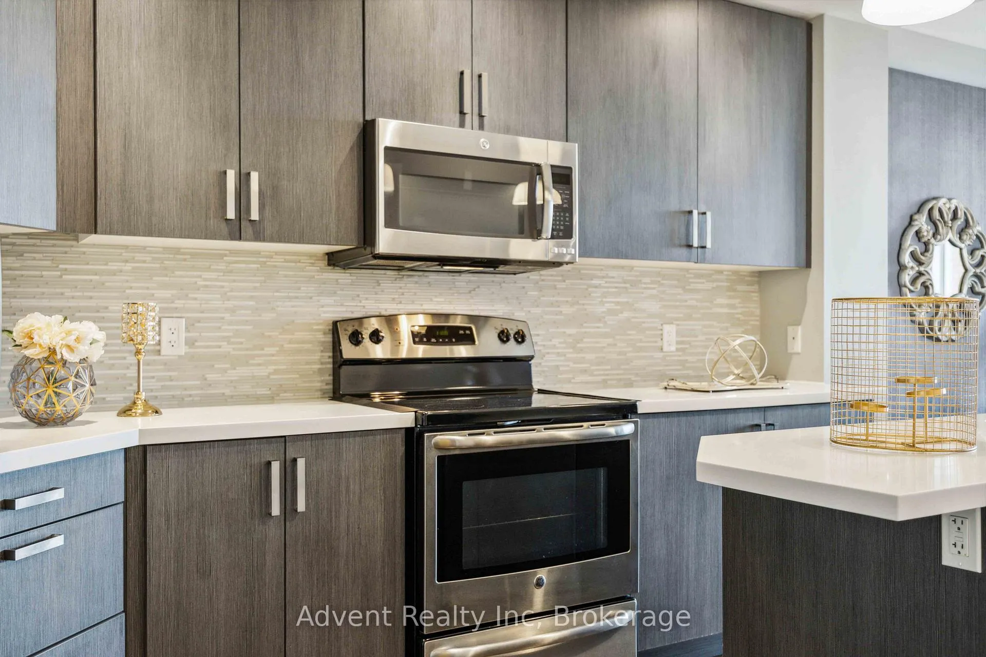 Photo 6 of Unit 401, 68 Main Street N, Markham, Markham Village — HOMEH