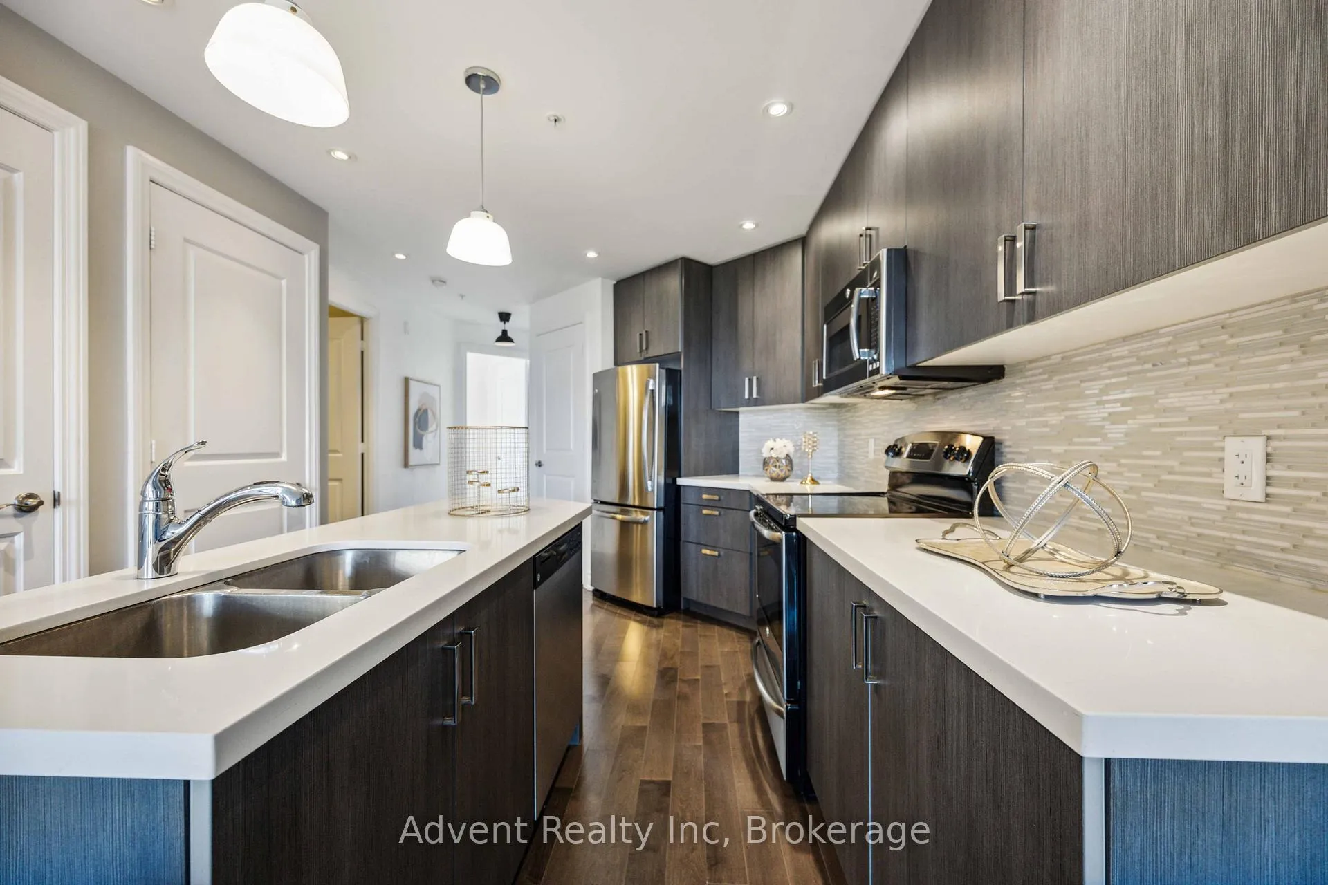 Photo 7 of Unit 401, 68 Main Street N, Markham, Markham Village — HOMEH