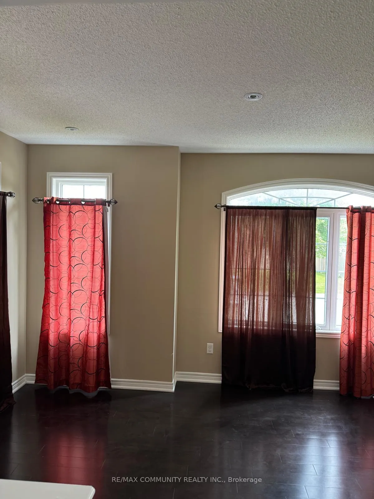 Photo 4 of Unit Main, 19 Lewis Honey Drive, Aurora, Bayview Northeast — HOMEH