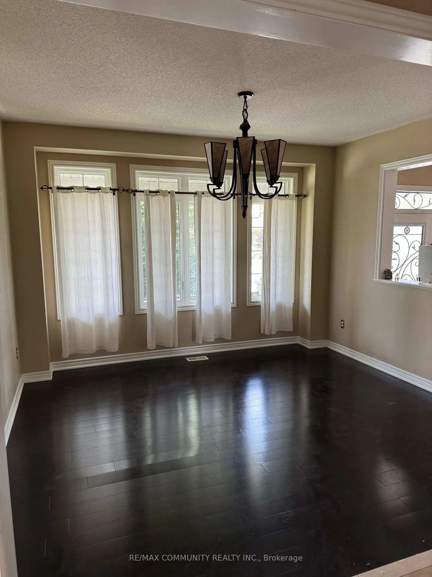 Photo 5 of Unit Main, 19 Lewis Honey Drive, Aurora, Bayview Northeast — HOMEH