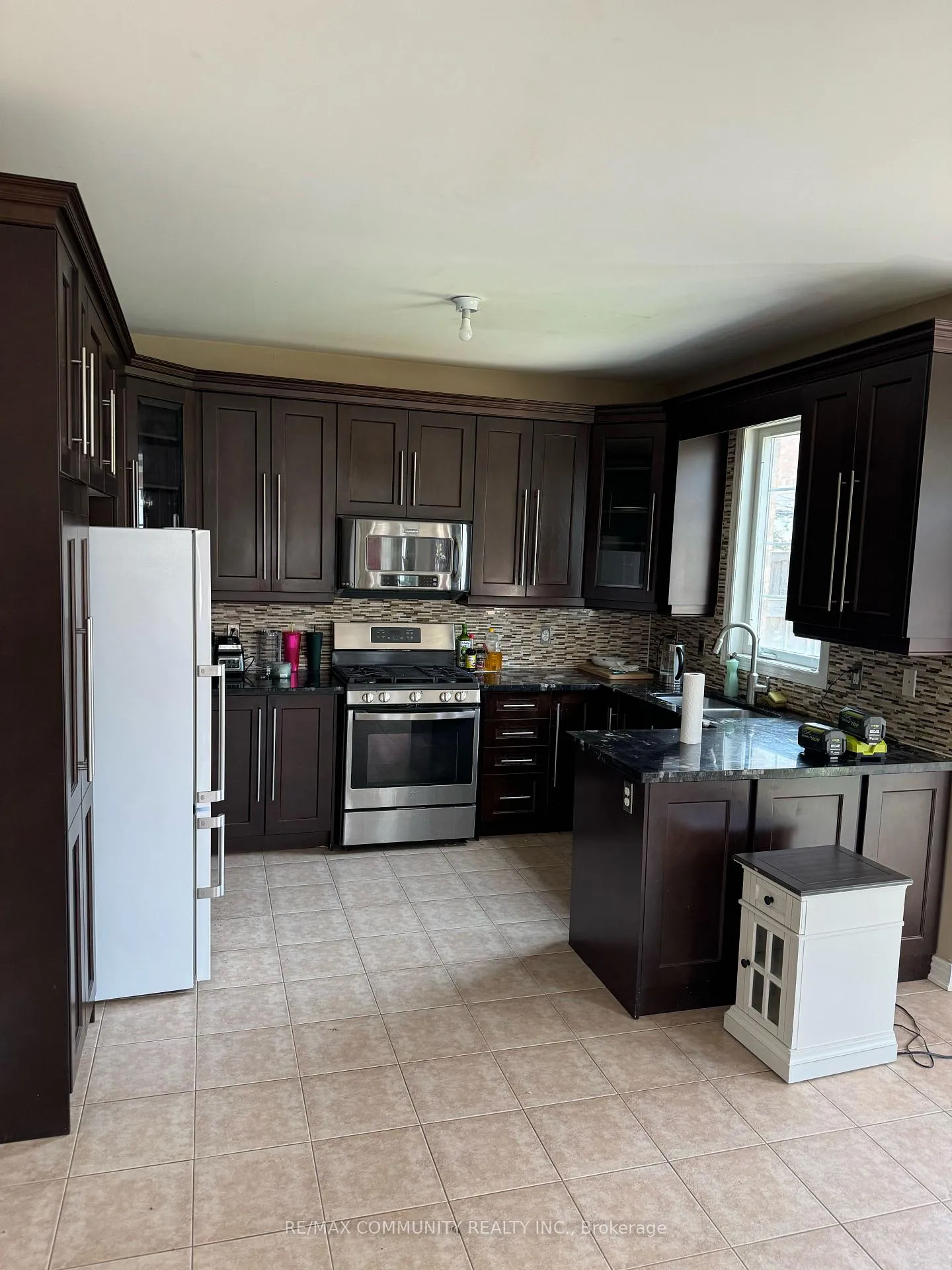 Photo 6 of Unit Main, 19 Lewis Honey Drive, Aurora, Bayview Northeast — HOMEH
