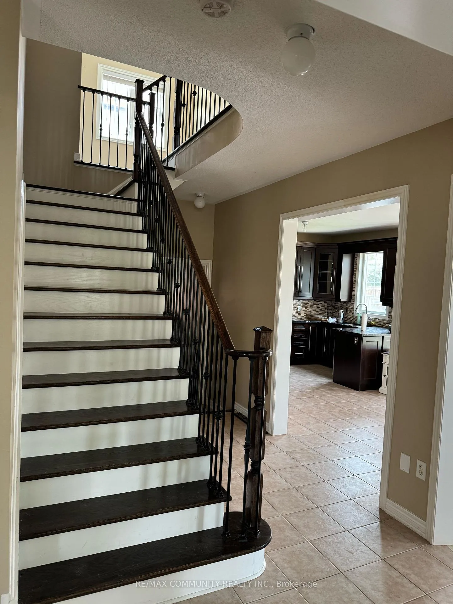 Photo 8 of Unit Main, 19 Lewis Honey Drive, Aurora, Bayview Northeast — HOMEH