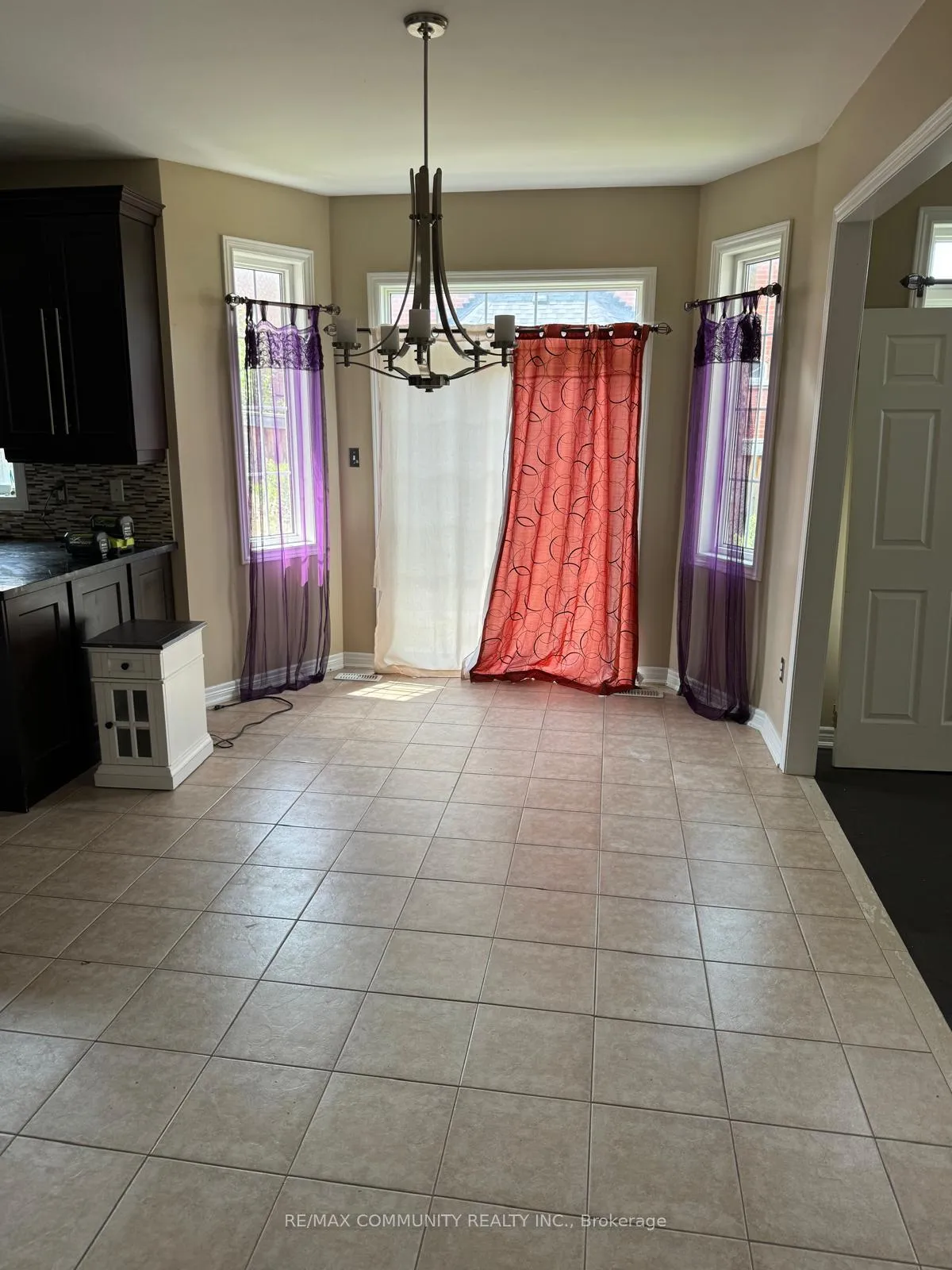 Photo 10 of Unit Main, 19 Lewis Honey Drive, Aurora, Bayview Northeast — HOMEH