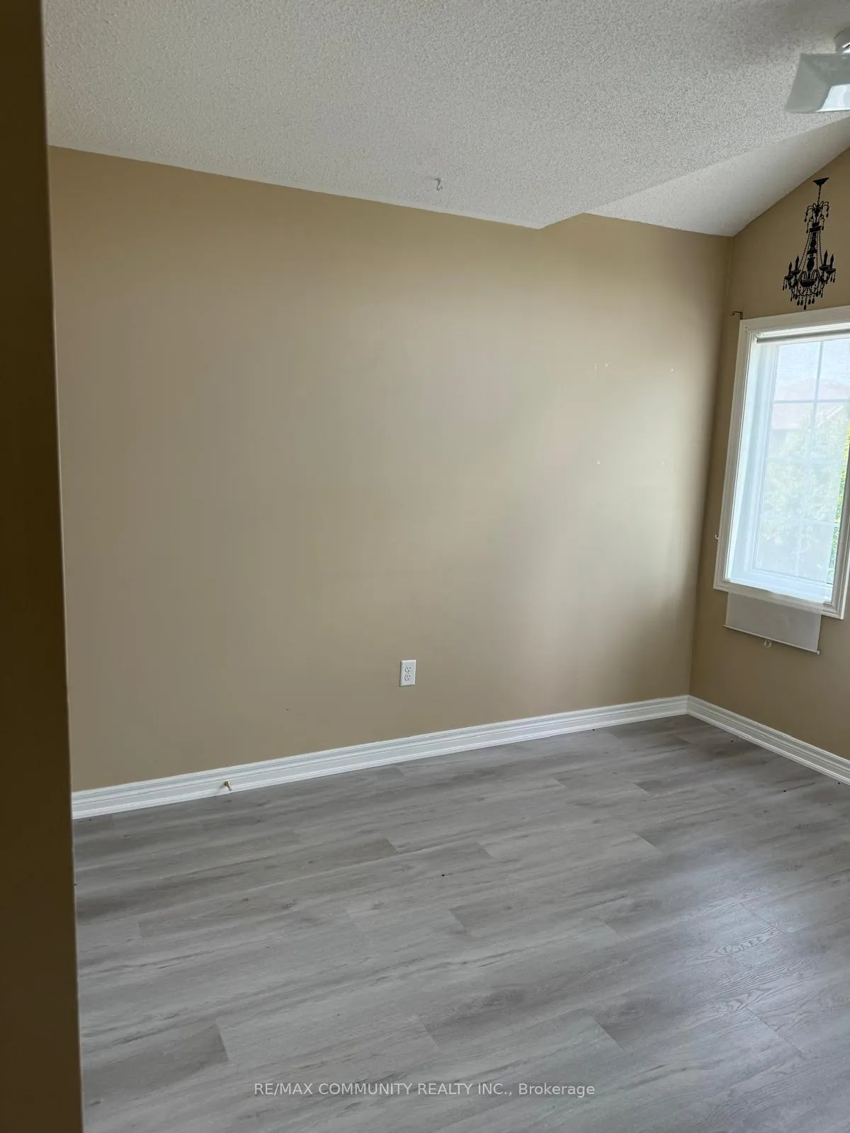 Photo 13 of Unit Main, 19 Lewis Honey Drive, Aurora, Bayview Northeast — HOMEH
