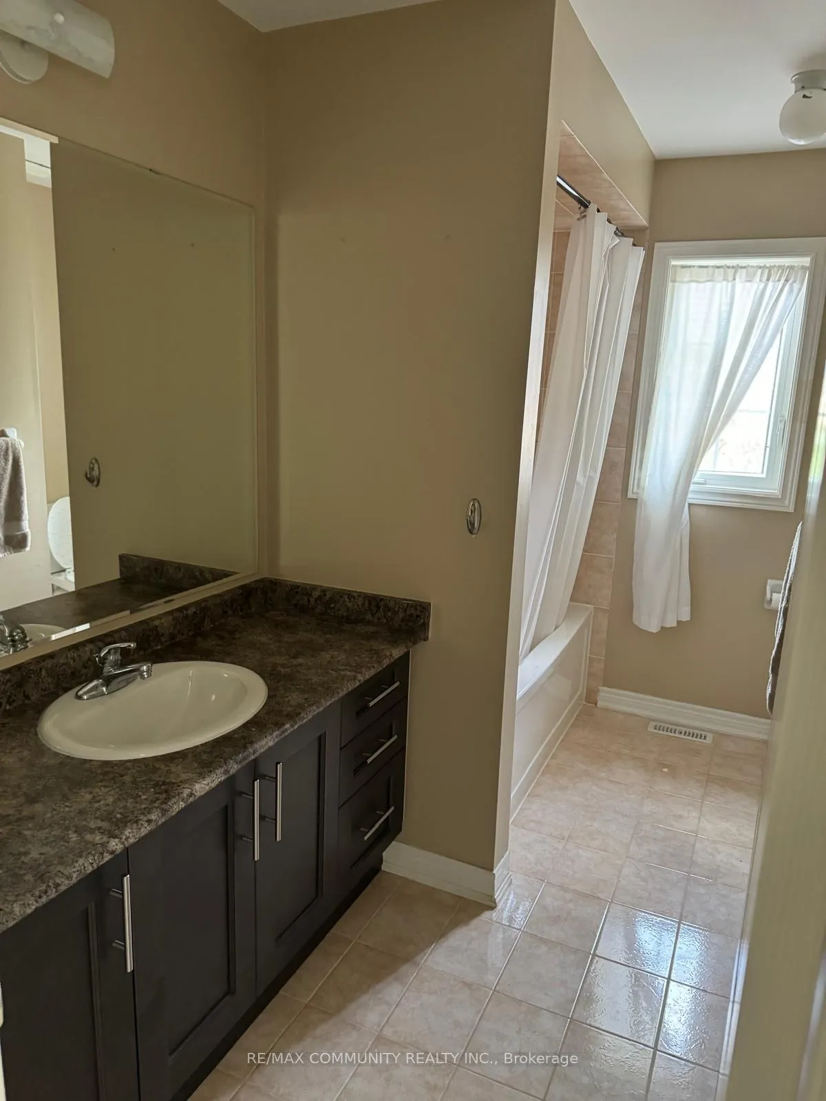 Photo 14 of Unit Main, 19 Lewis Honey Drive, Aurora, Bayview Northeast — HOMEH