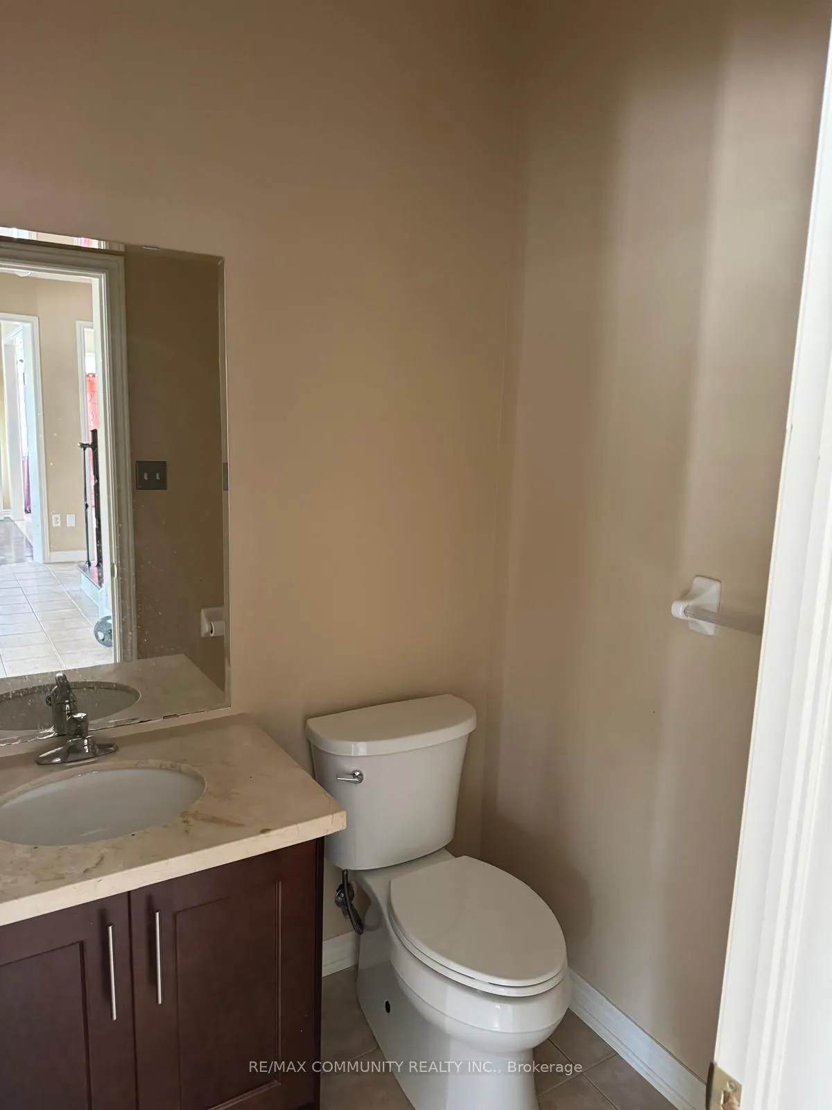 Photo 16 of Unit Main, 19 Lewis Honey Drive, Aurora, Bayview Northeast — HOMEH