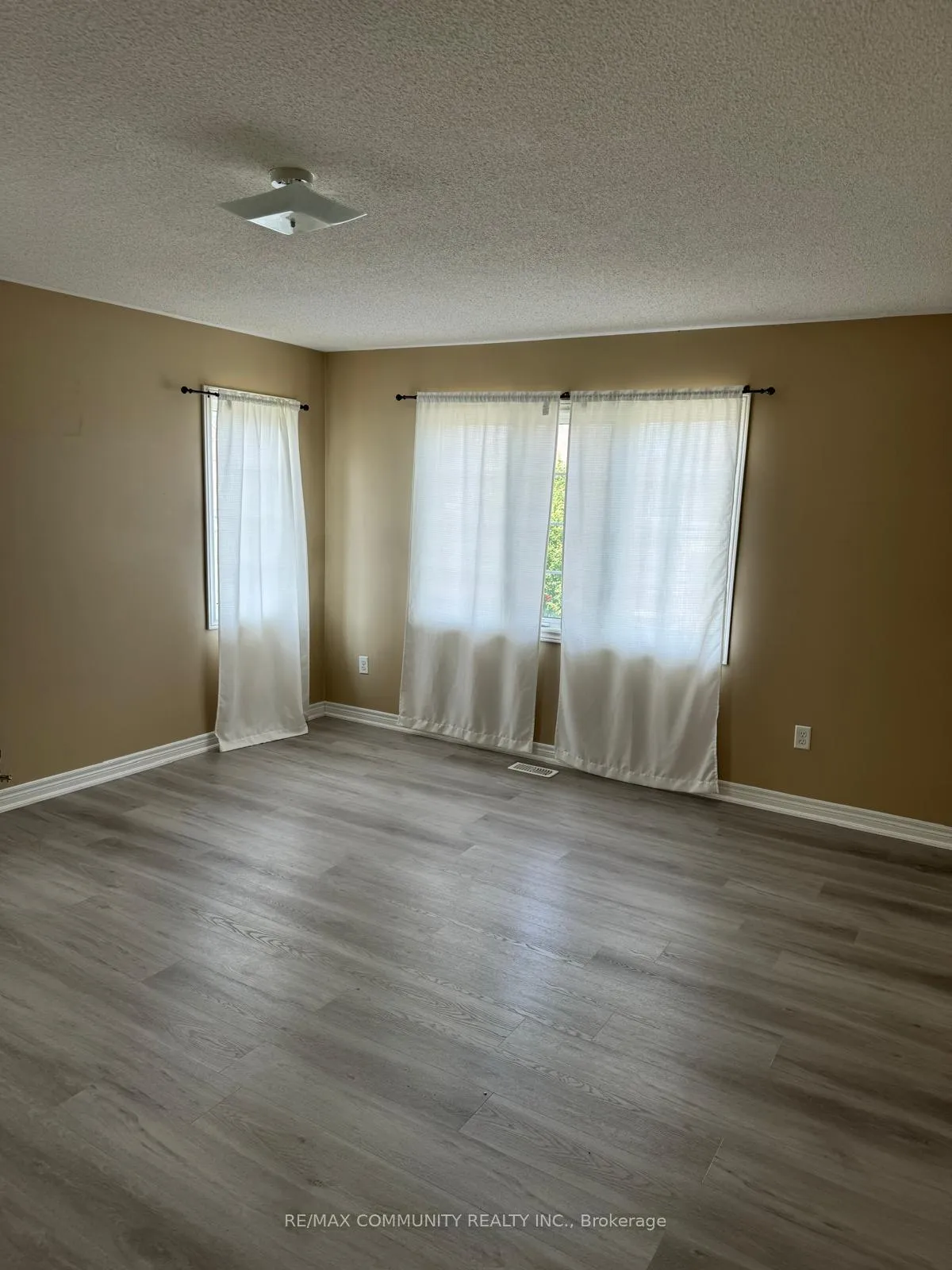 Photo 17 of Unit Main, 19 Lewis Honey Drive, Aurora, Bayview Northeast — HOMEH