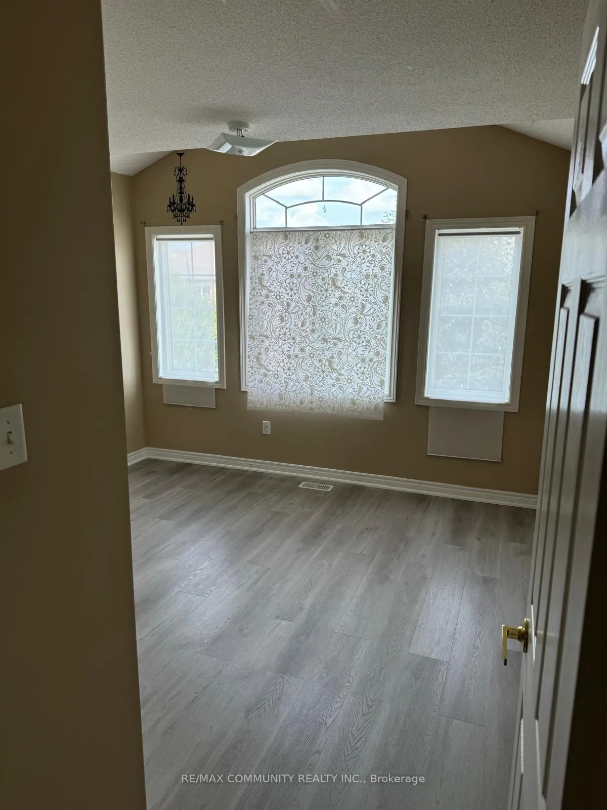 Photo 19 of Unit Main, 19 Lewis Honey Drive, Aurora, Bayview Northeast — HOMEH