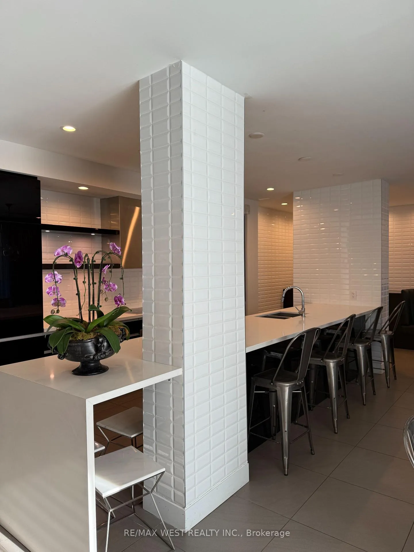Photo 13 of Unit 601, 377 Madison Avenue, Toronto, Casa Loma — HOMEH