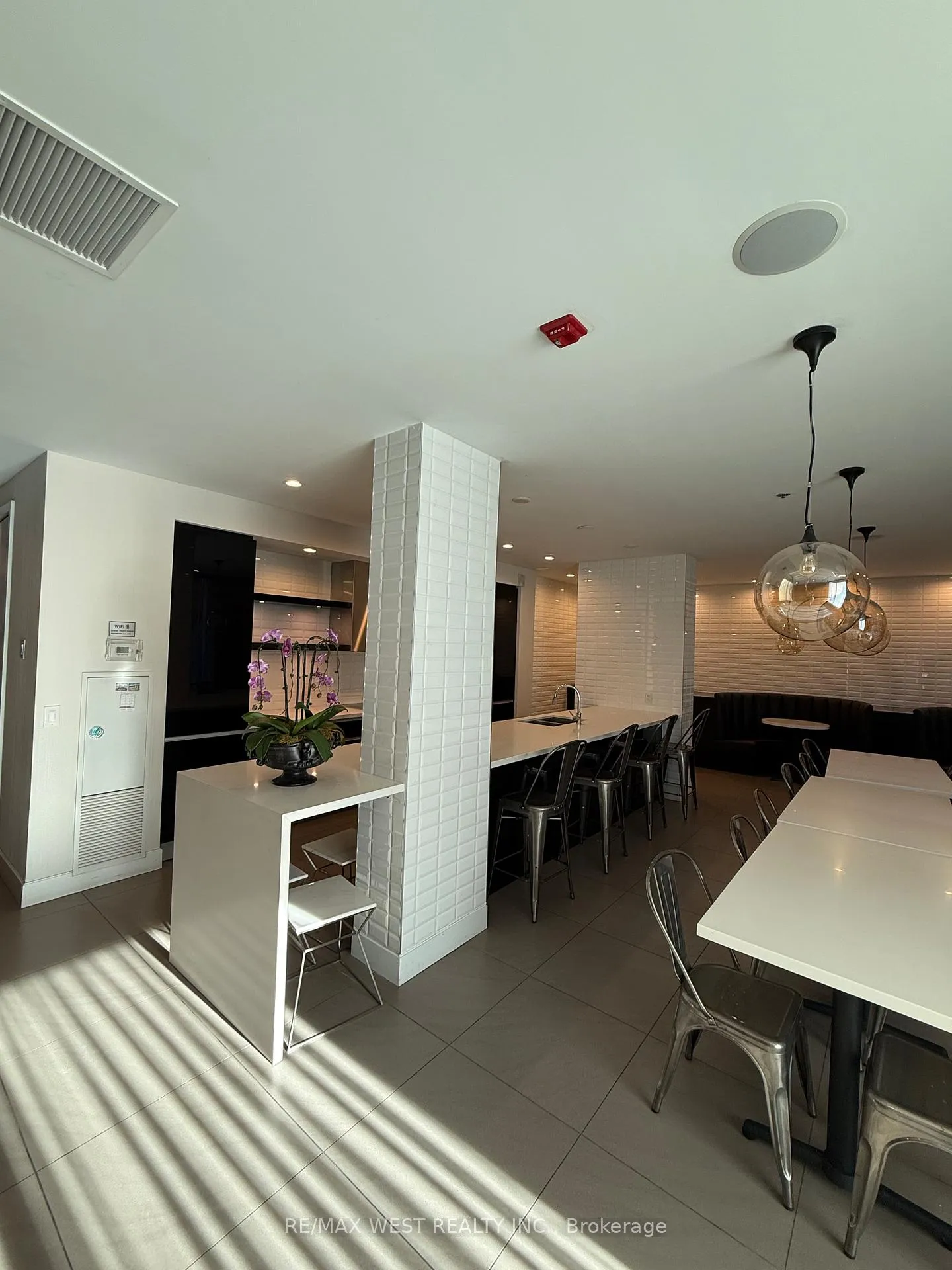Photo 16 of Unit 601, 377 Madison Avenue, Toronto, Casa Loma — HOMEH