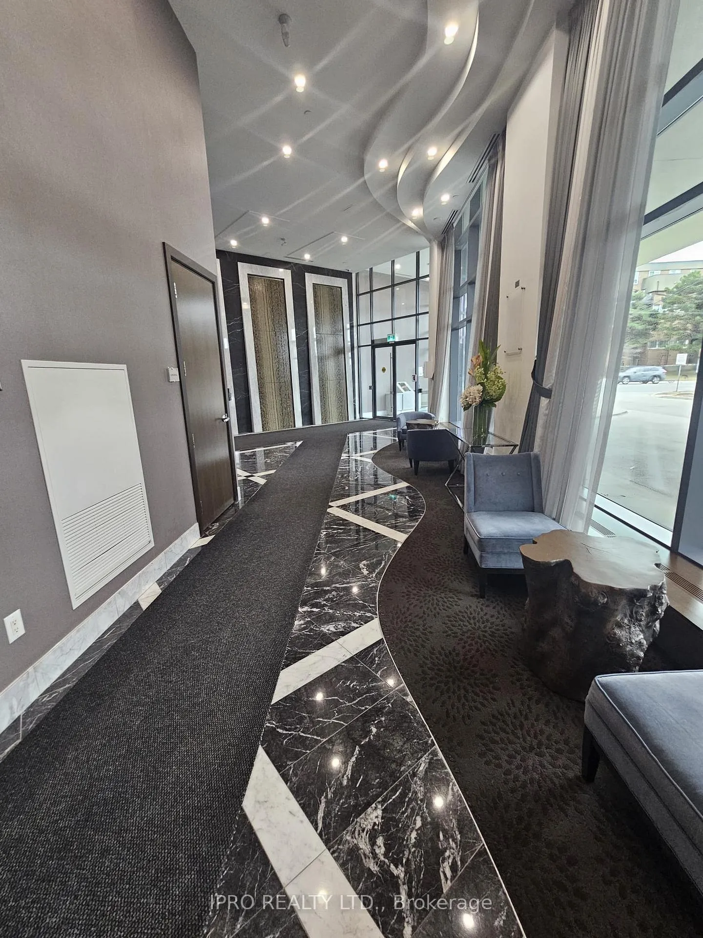 Photo 4 of Unit 535, 7608 Yonge St Street, Vaughan, Crestwood-Springfarm-Yorkhill — HOMEH