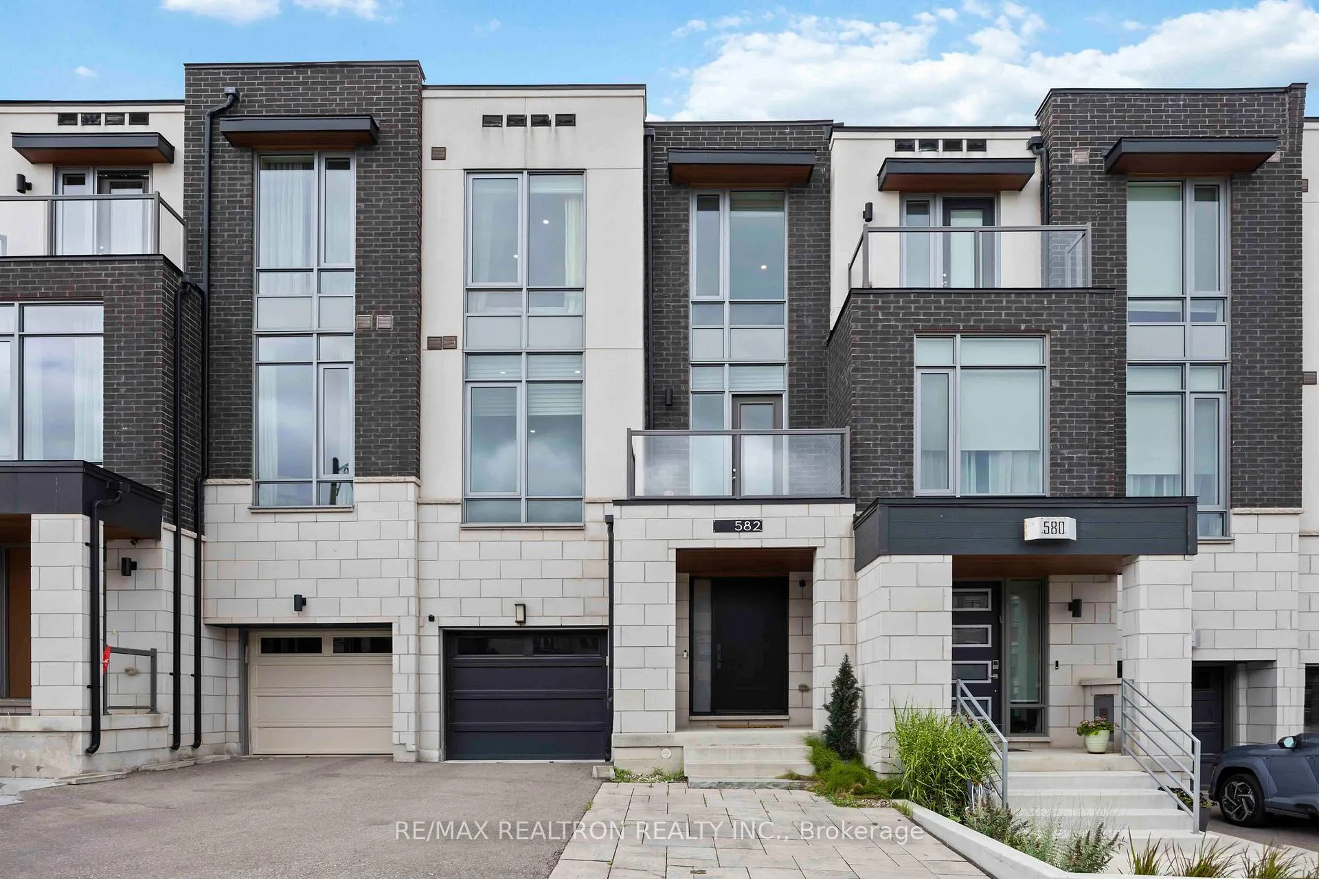 Photo 1 of 582 Marc Santi Boulevard, Vaughan, Patterson — HOMEH