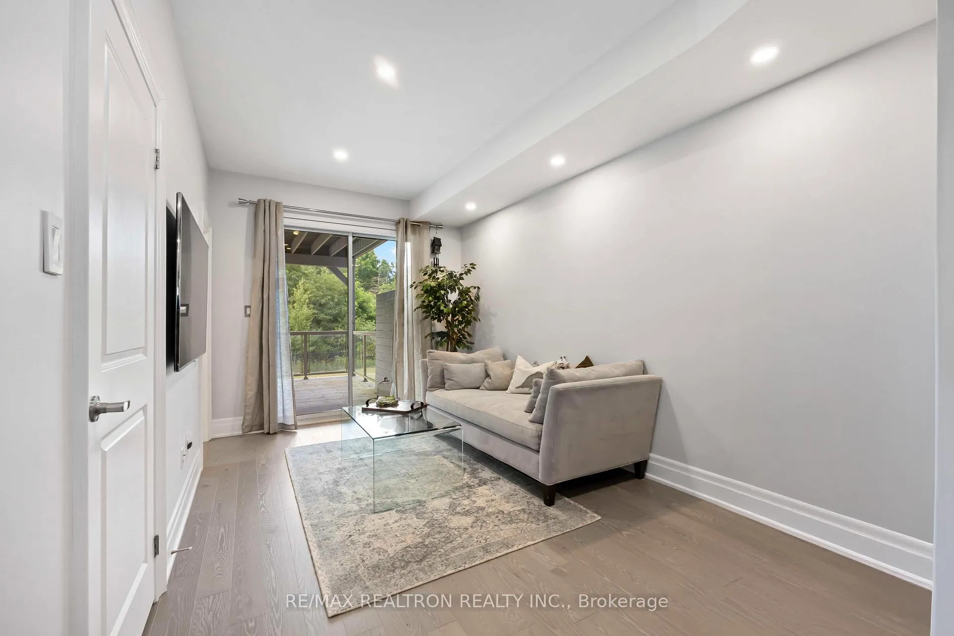 Photo 5 of 582 Marc Santi Boulevard, Vaughan, Patterson — HOMEH