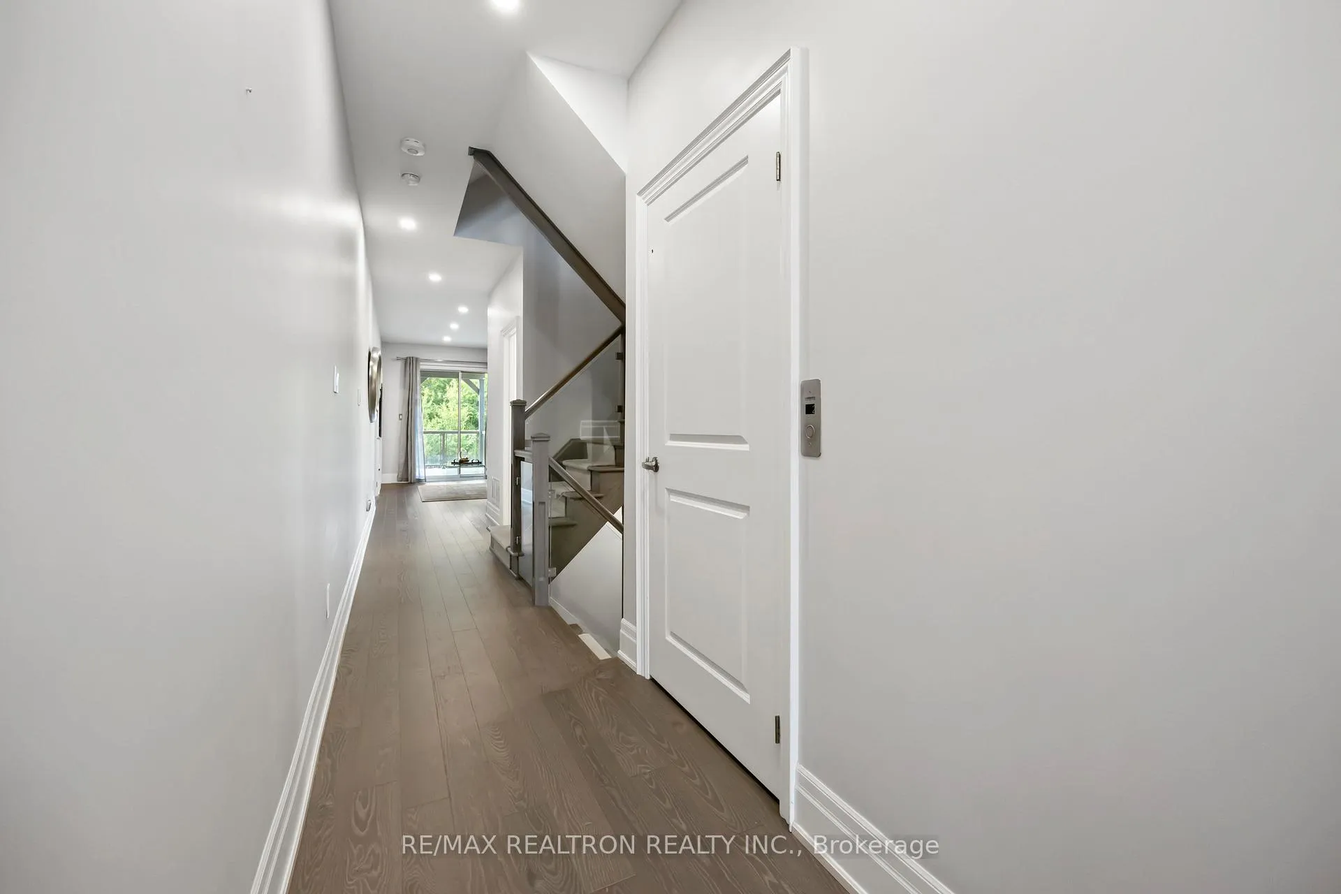 Photo 6 of 582 Marc Santi Boulevard, Vaughan, Patterson — HOMEH