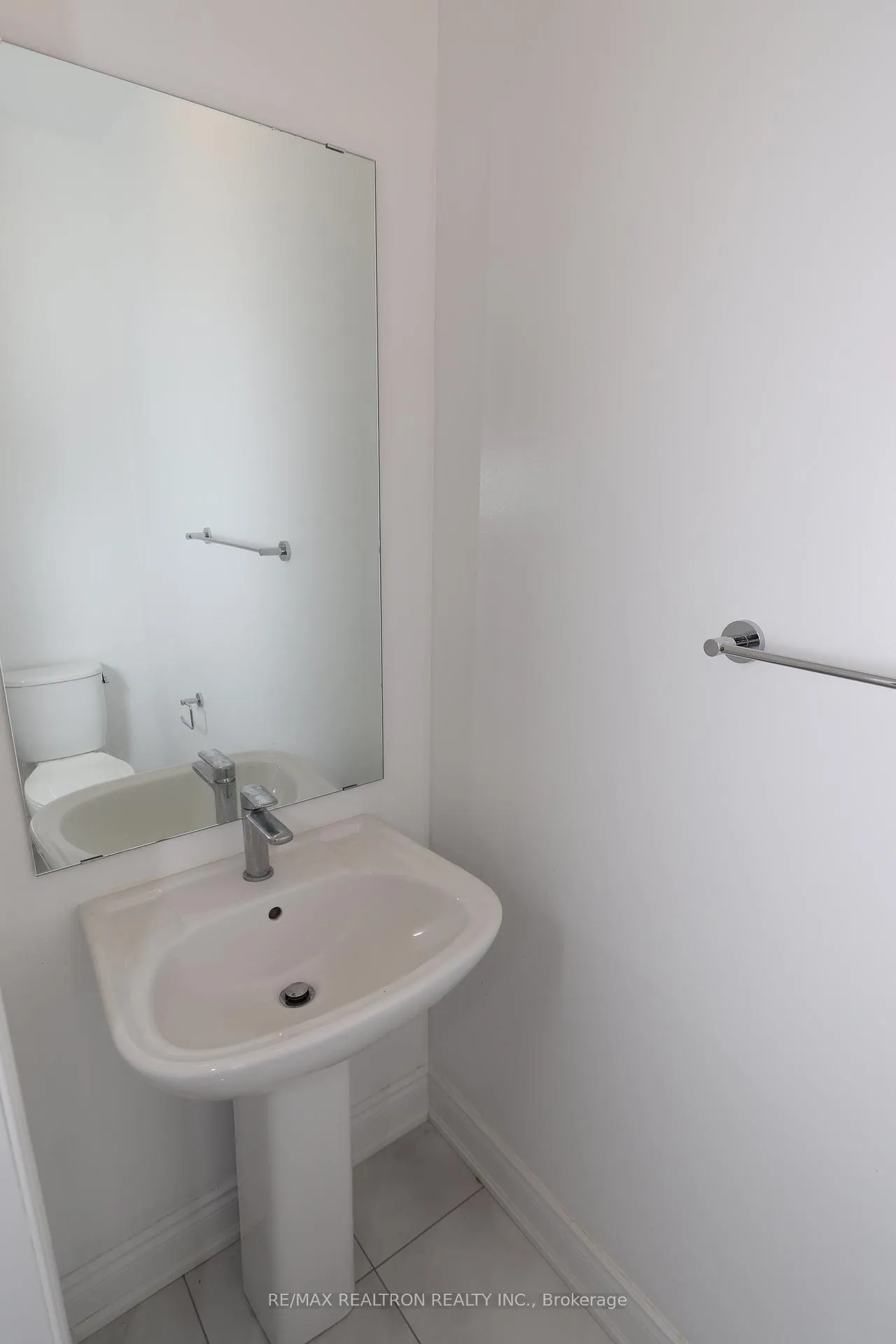 Photo 6 of Unit Upper Unit, 4126 Hwy 7 E, Markham, Unionville — HOMEH
