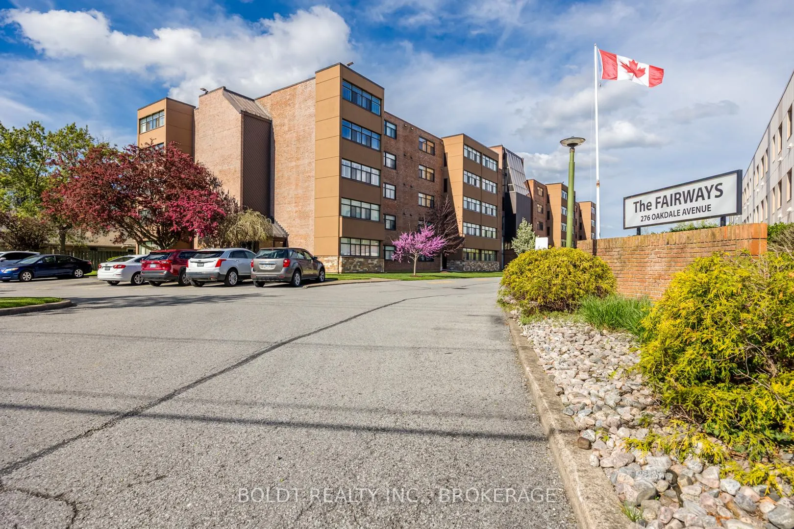 Front of Unit 308, 276 Oakdale Avenue