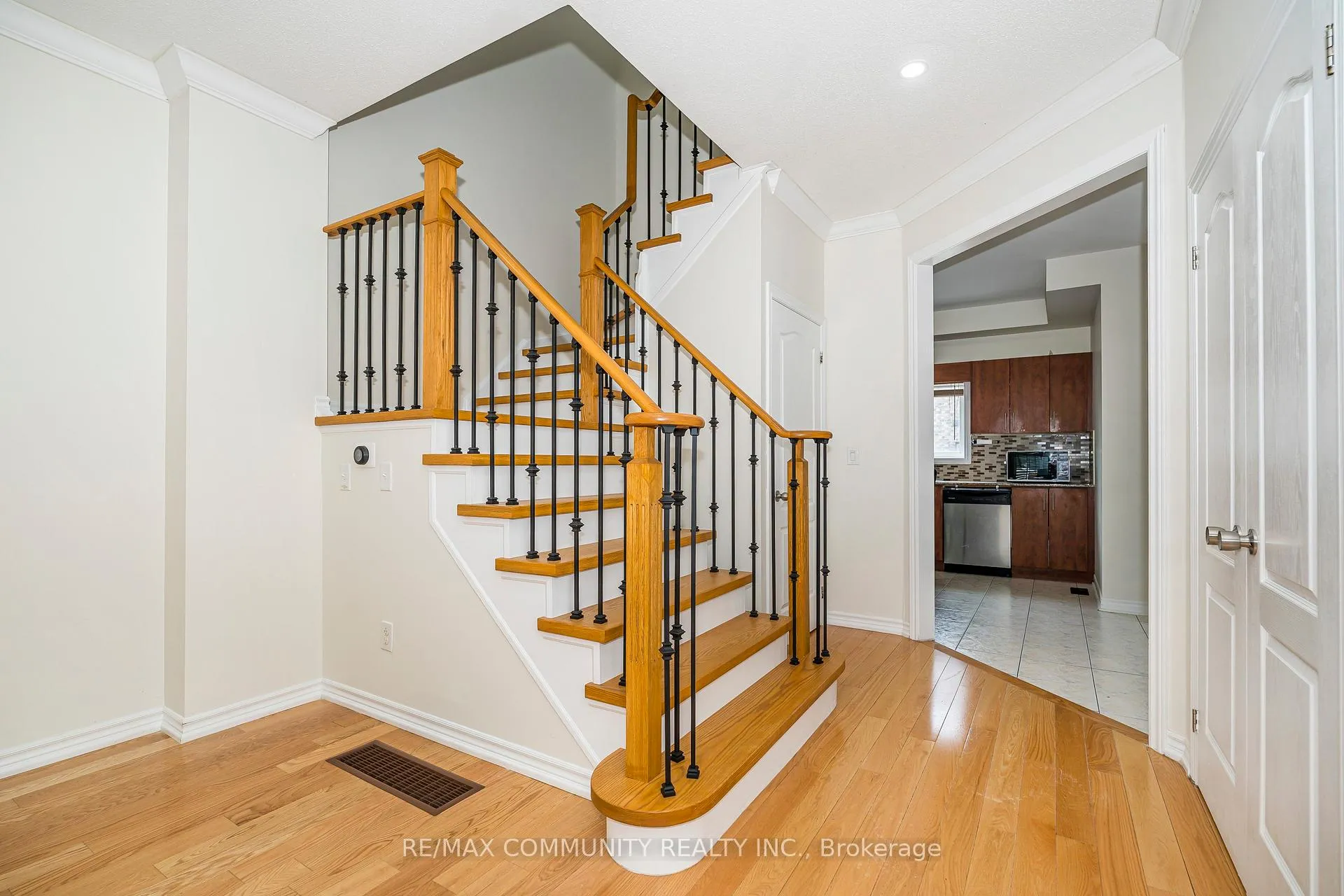 Photo 11 of 6 Moore's Court, Markham, Box Grove — HOMEH