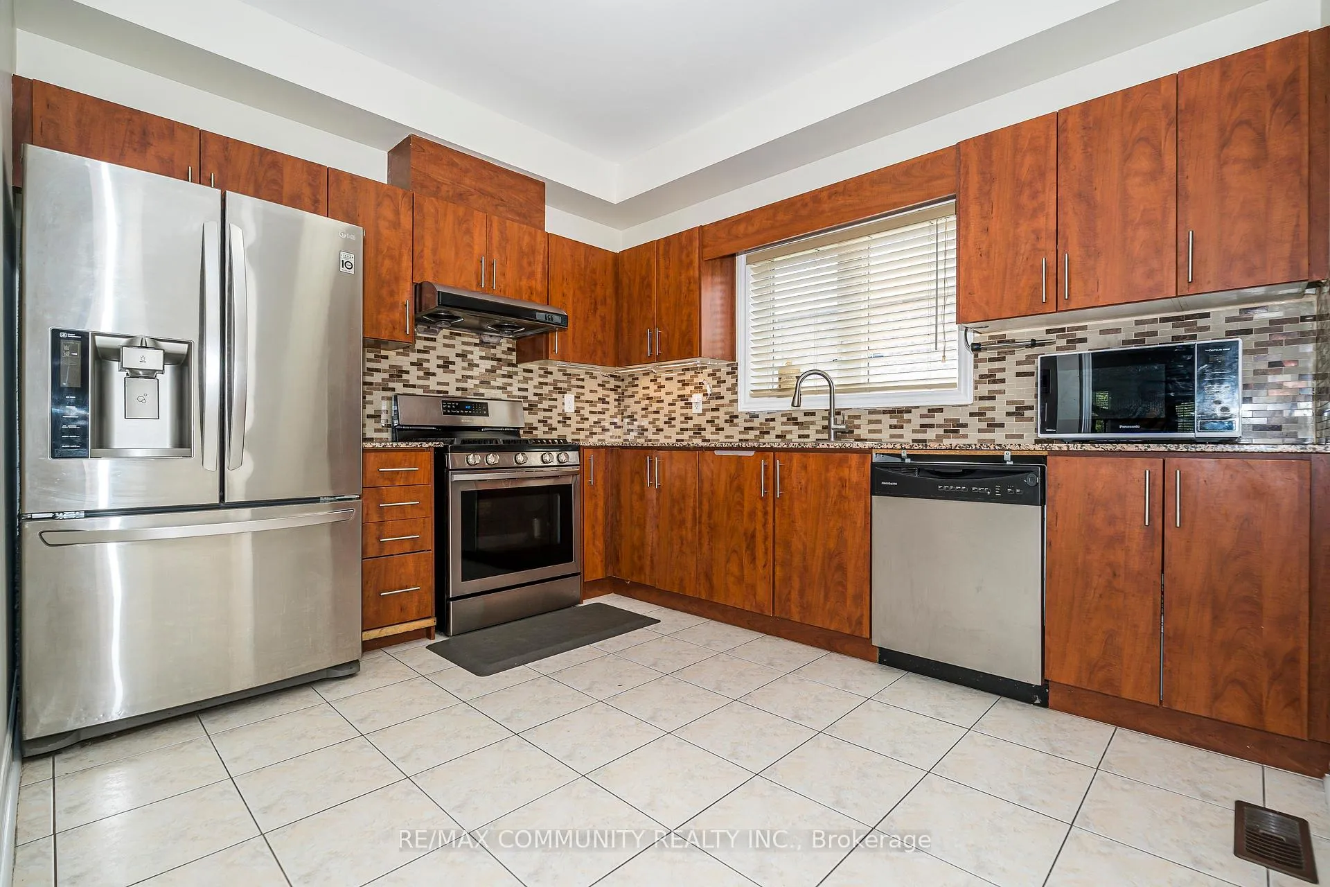Photo 18 of 6 Moore's Court, Markham, Box Grove — HOMEH