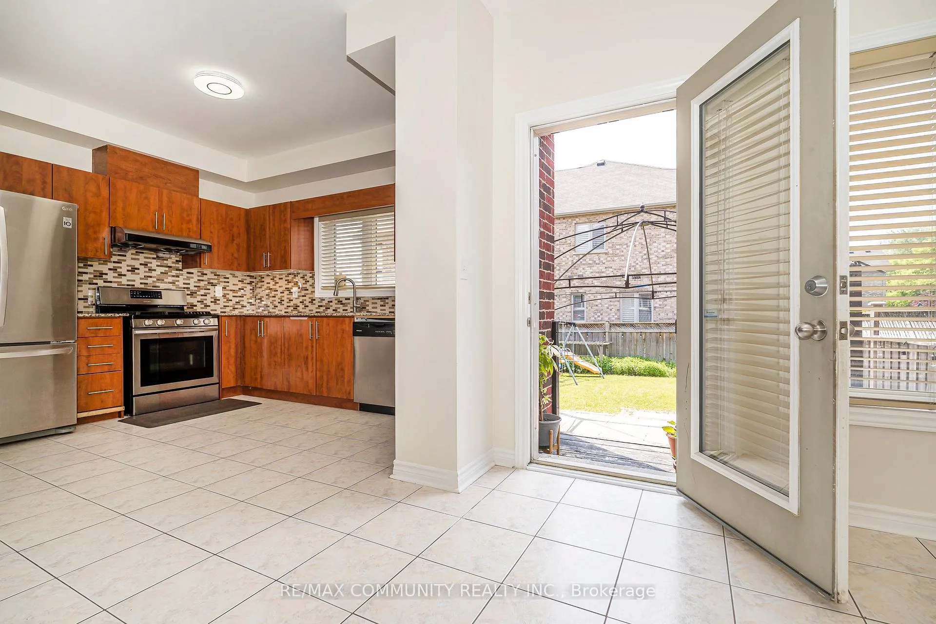 Photo 22 of 6 Moore's Court, Markham, Box Grove — HOMEH