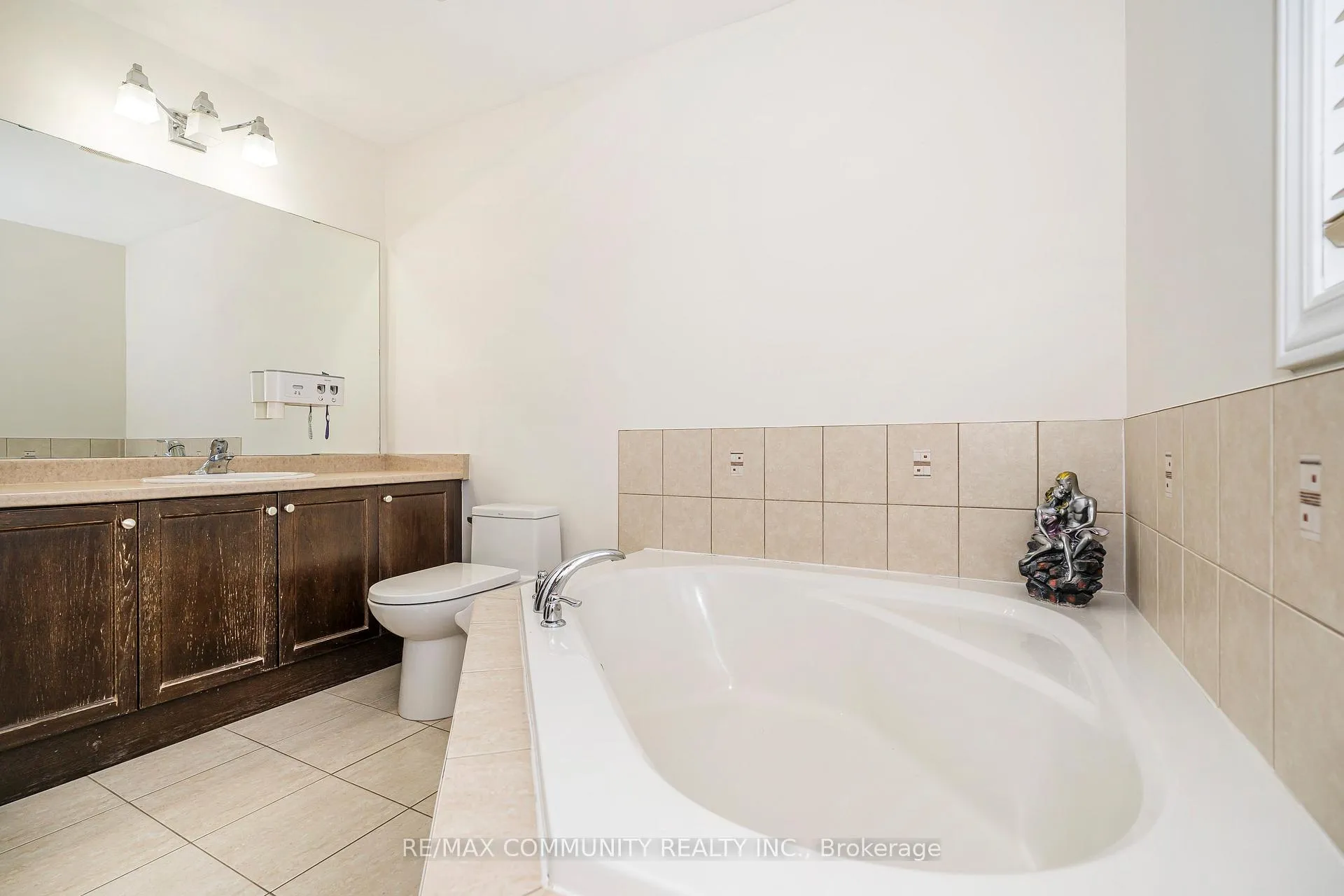Photo 34 of 6 Moore's Court, Markham, Box Grove — HOMEH