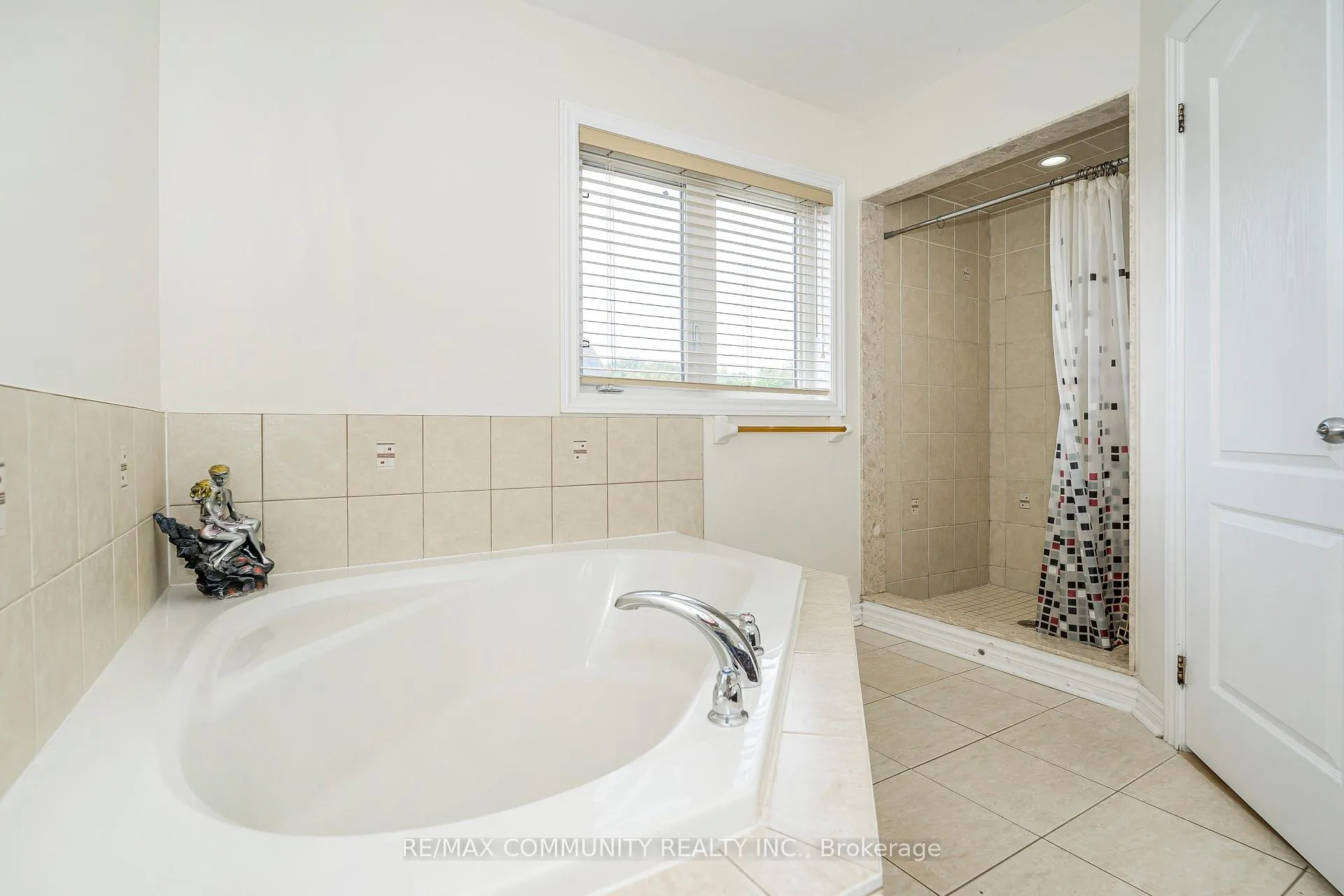 Photo 35 of 6 Moore's Court, Markham, Box Grove — HOMEH