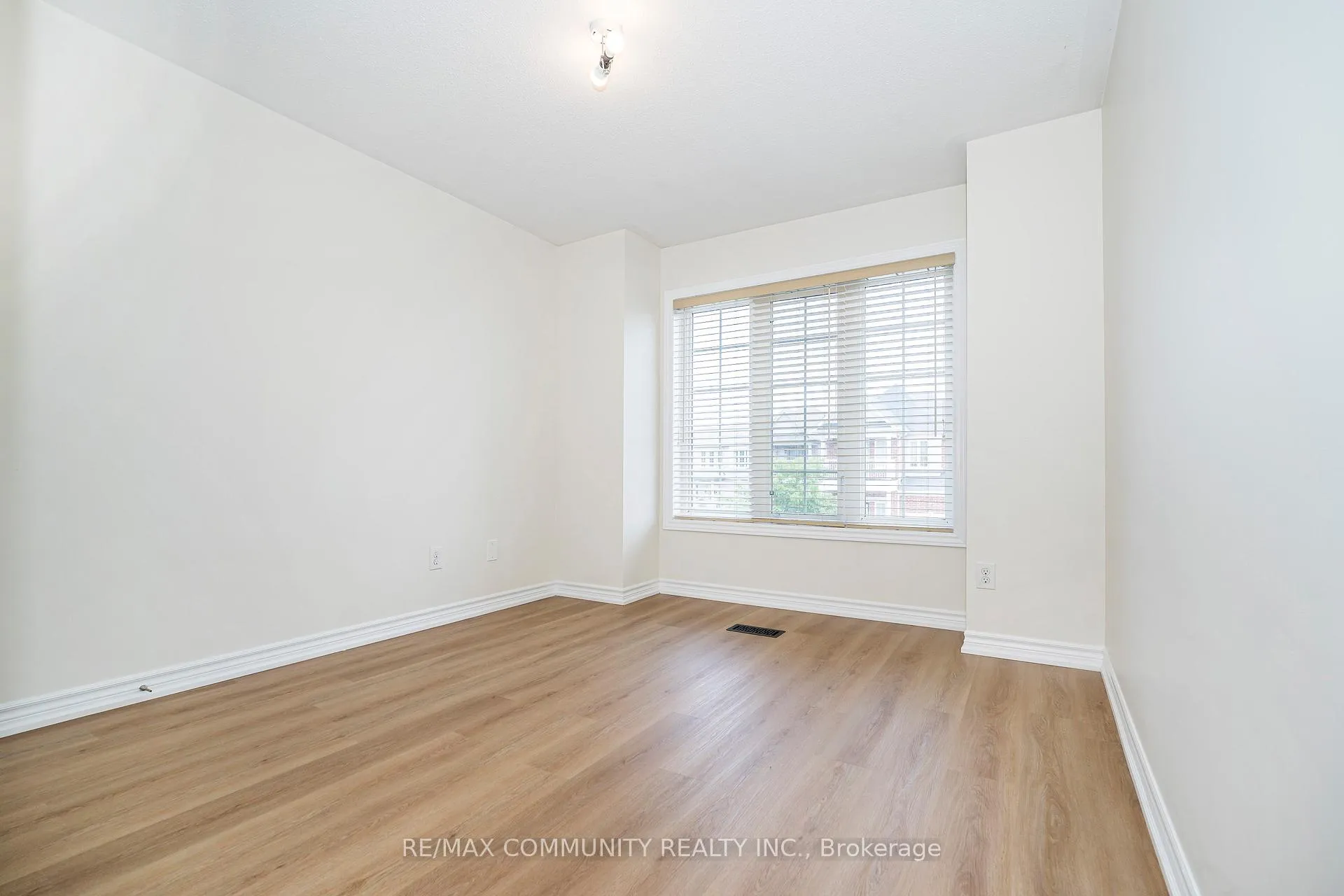 Photo 38 of 6 Moore's Court, Markham, Box Grove — HOMEH