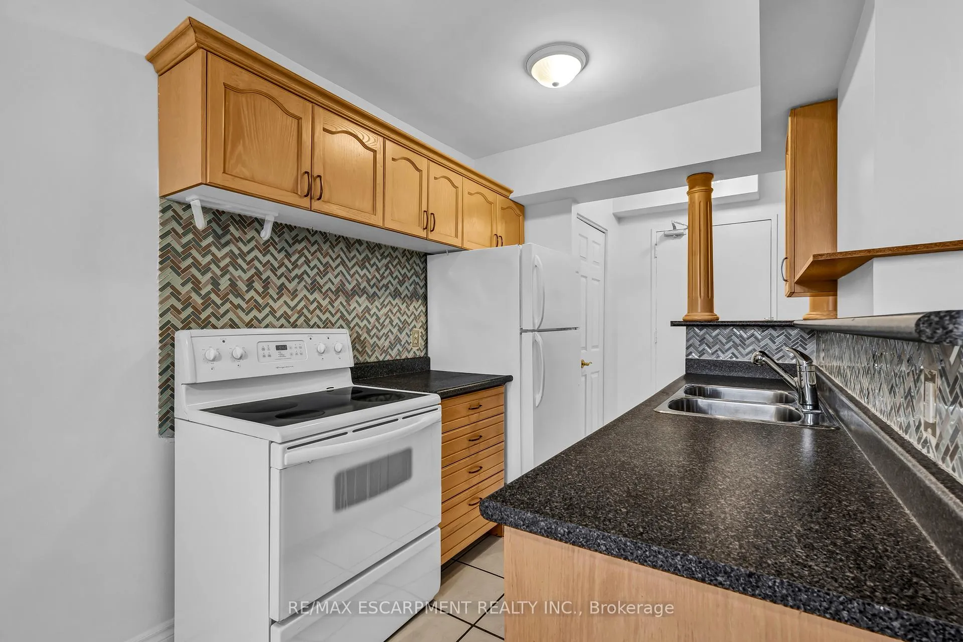 Photo 8 of Unit 607, 851 Queenston Road, Hamilton, Stoney Creek — HOMEH
