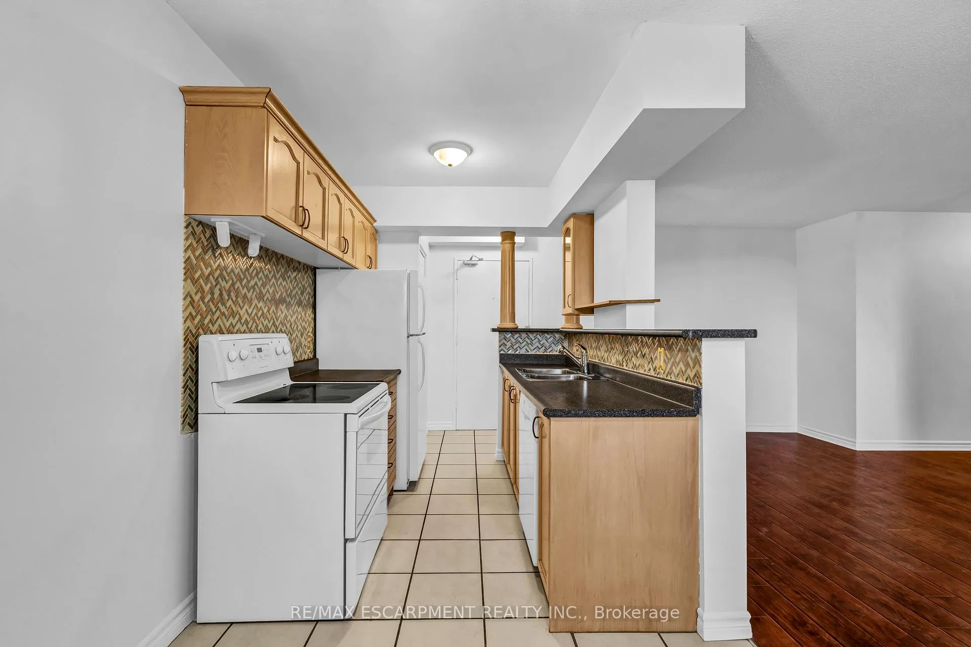 Photo 9 of Unit 607, 851 Queenston Road, Hamilton, Stoney Creek — HOMEH