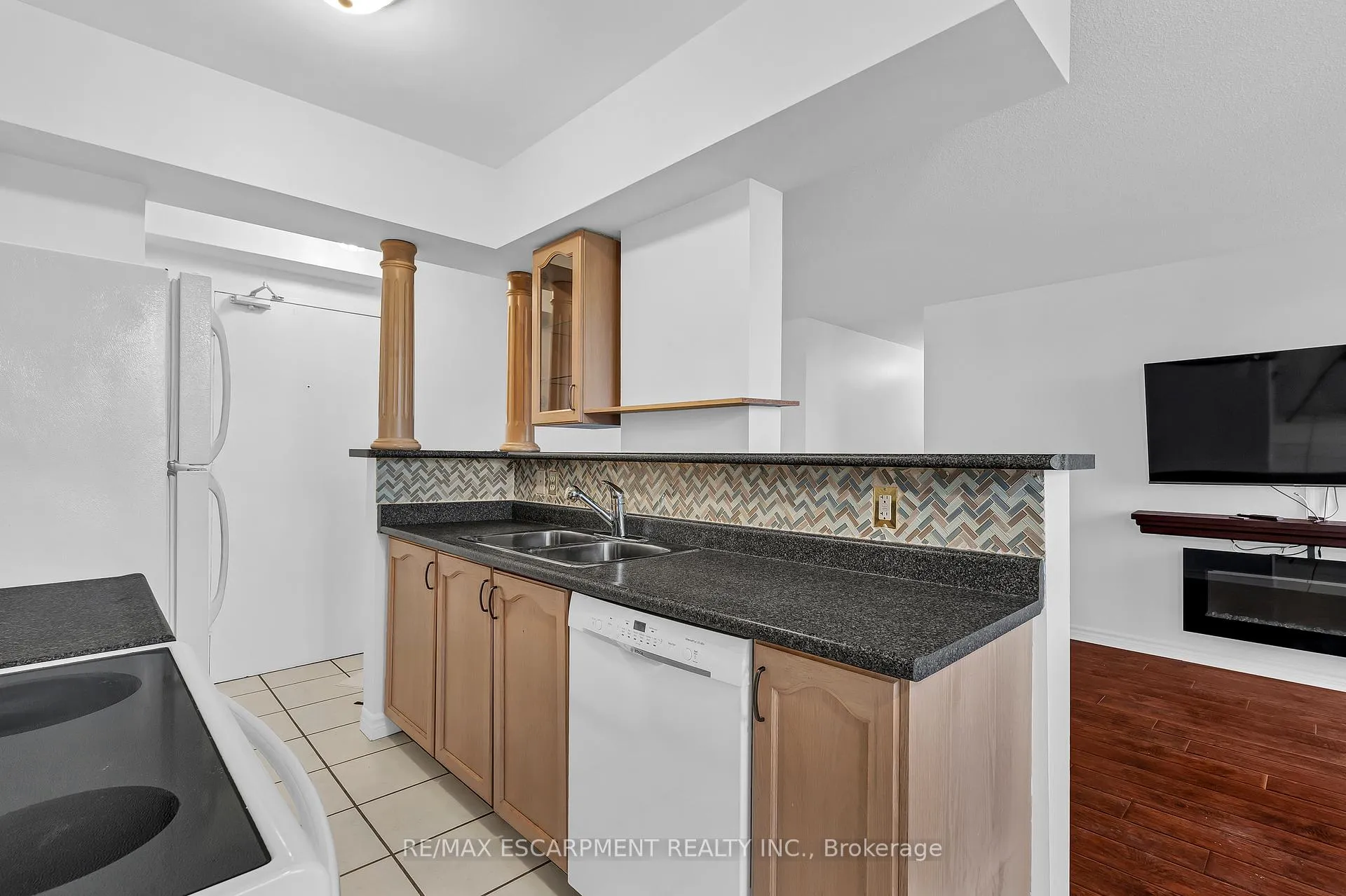 Photo 11 of Unit 607, 851 Queenston Road, Hamilton, Stoney Creek — HOMEH