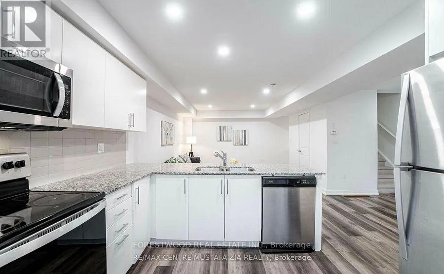 Photo 2 of Unit 11, 205 West Oak Trail S, Kitchener, Rosenburg — HOMEH