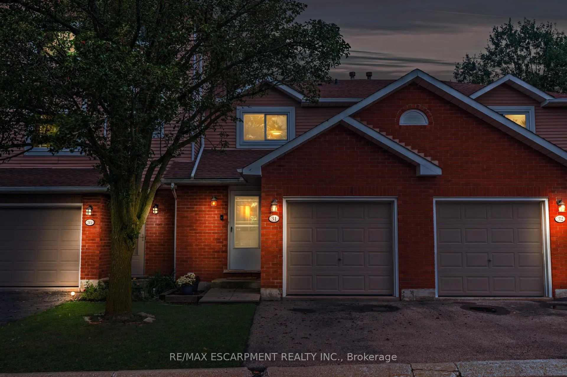 Front of Unit 31, 386 Highland Road W