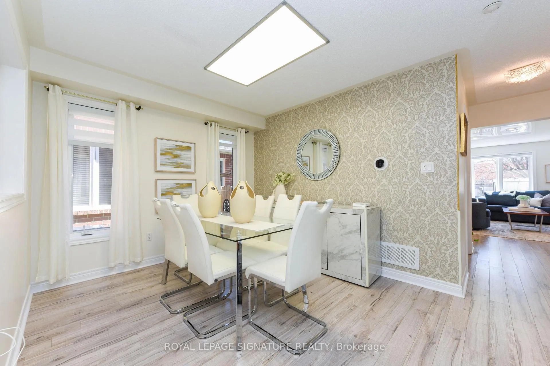 Photo 4 of 17 Baywell Crescent, Aurora, Bayview Wellington — HOMEH