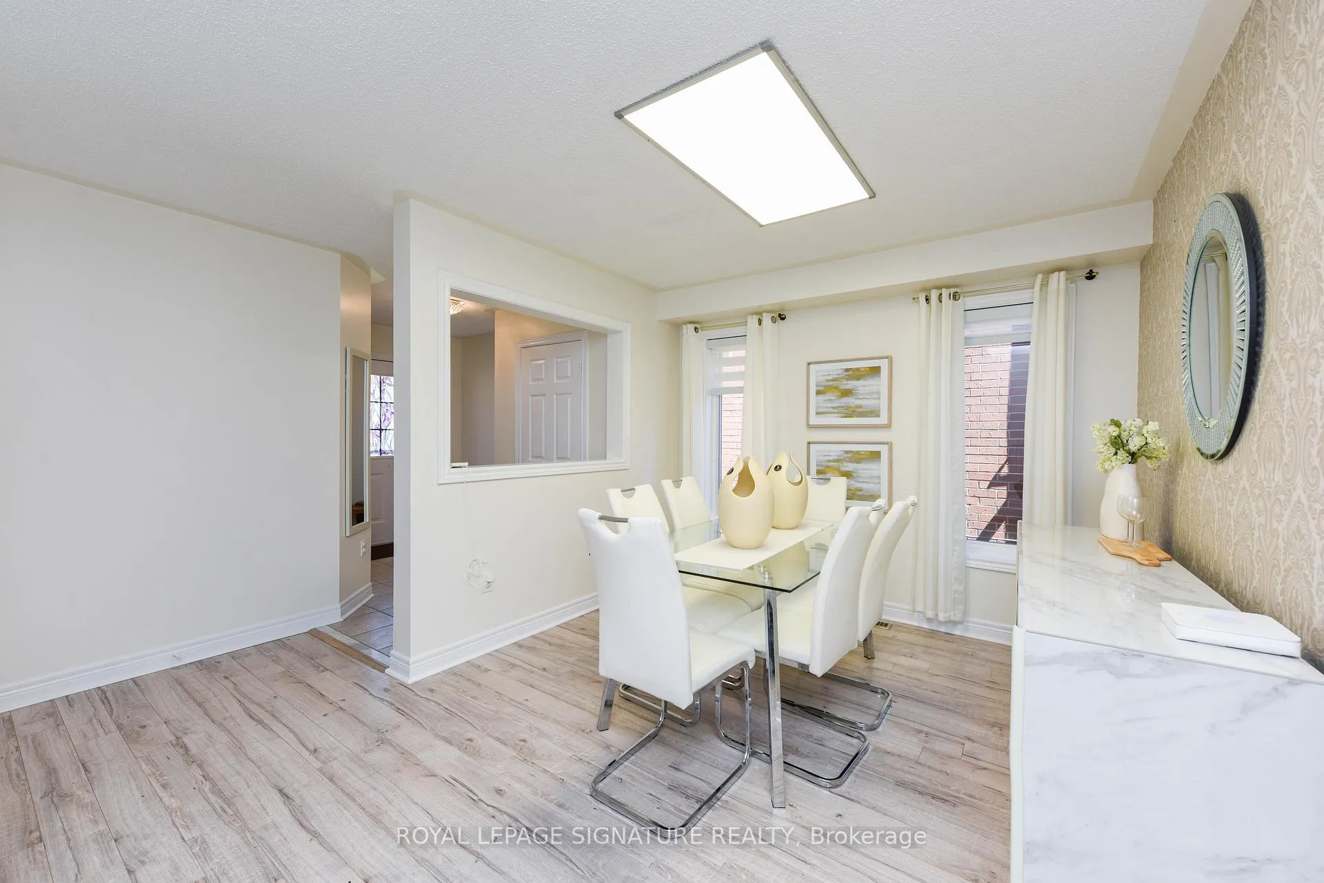 Photo 5 of 17 Baywell Crescent, Aurora, Bayview Wellington — HOMEH
