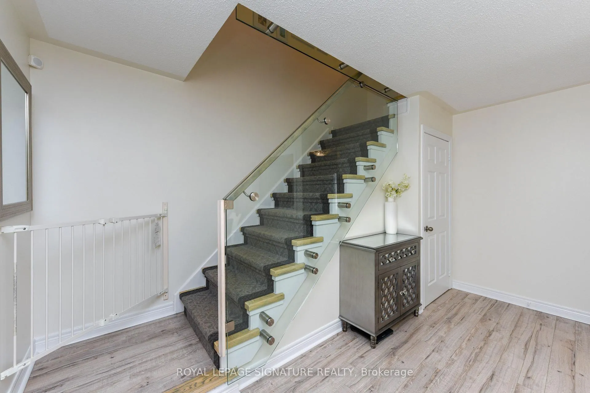 Photo 6 of 17 Baywell Crescent, Aurora, Bayview Wellington — HOMEH