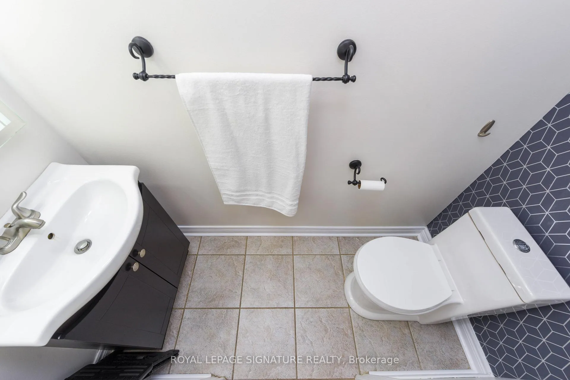 Photo 7 of 17 Baywell Crescent, Aurora, Bayview Wellington — HOMEH