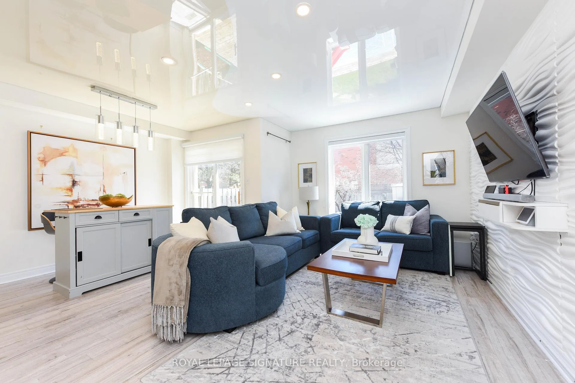 Photo 9 of 17 Baywell Crescent, Aurora, Bayview Wellington — HOMEH