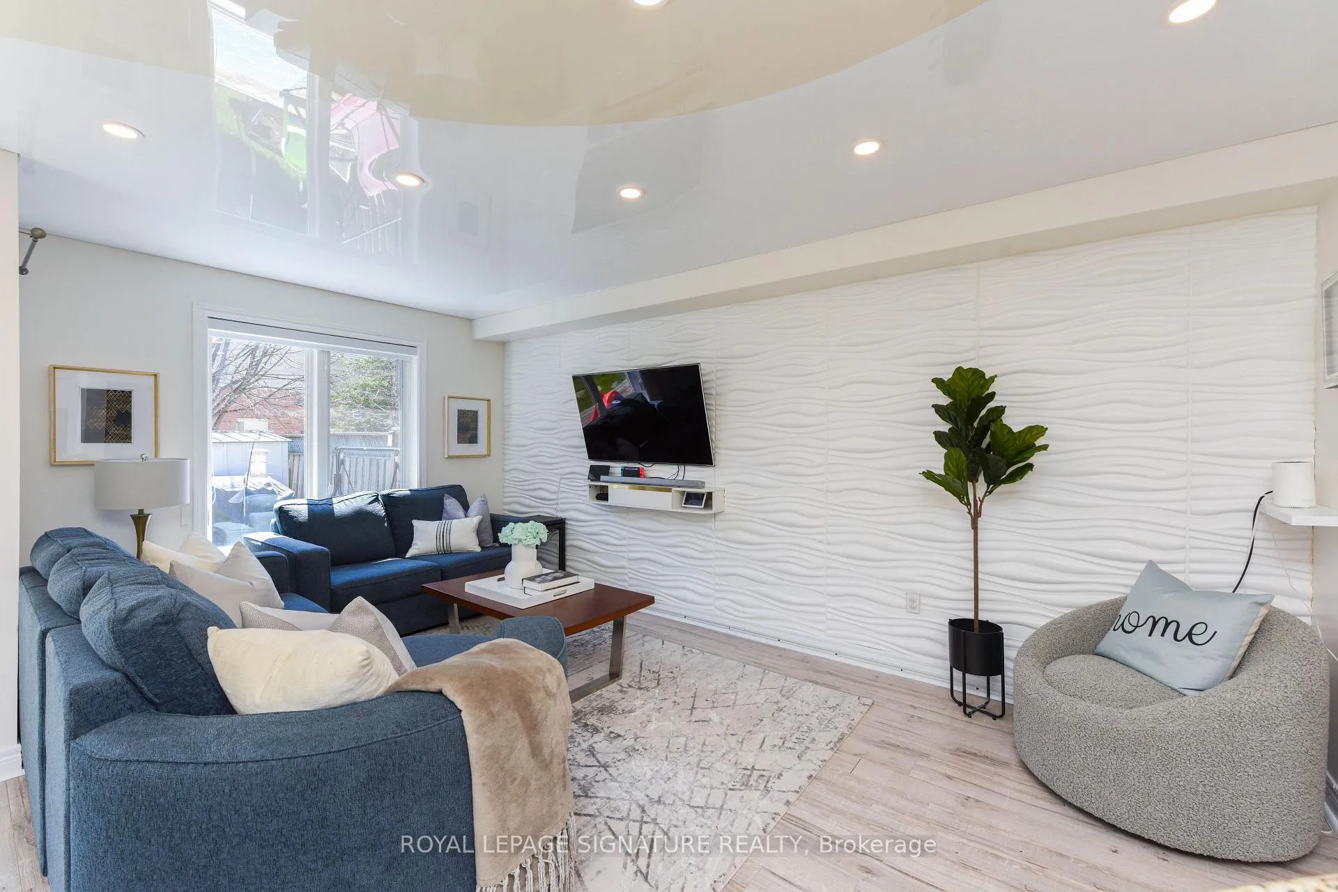 Photo 13 of 17 Baywell Crescent, Aurora, Bayview Wellington — HOMEH
