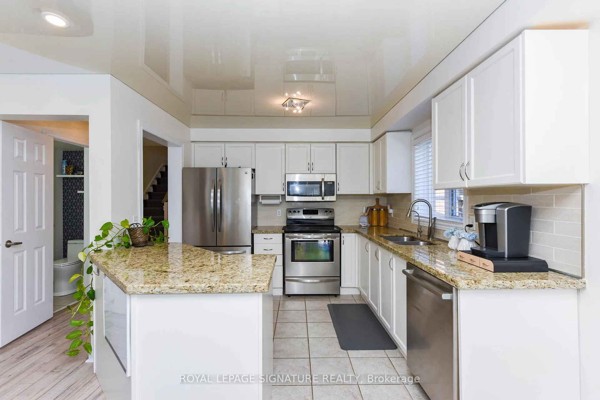 Photo 14 of 17 Baywell Crescent, Aurora, Bayview Wellington — HOMEH