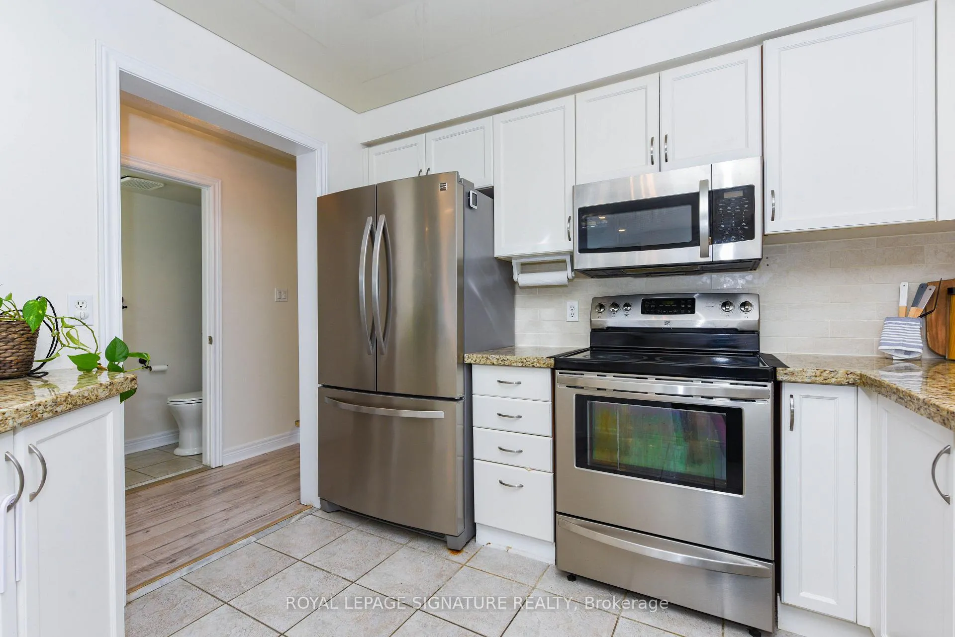 Photo 16 of 17 Baywell Crescent, Aurora, Bayview Wellington — HOMEH