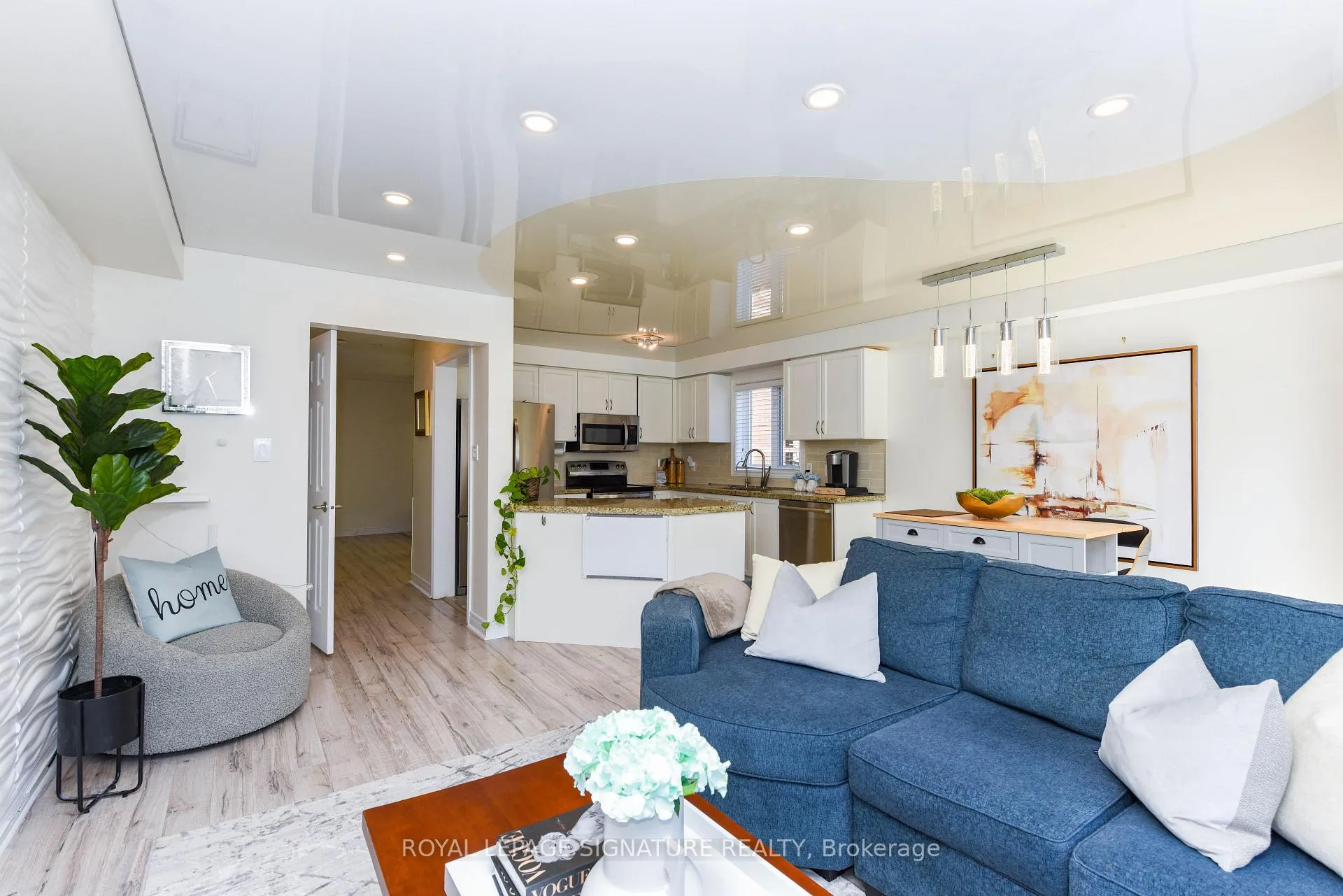 Photo 18 of 17 Baywell Crescent, Aurora, Bayview Wellington — HOMEH