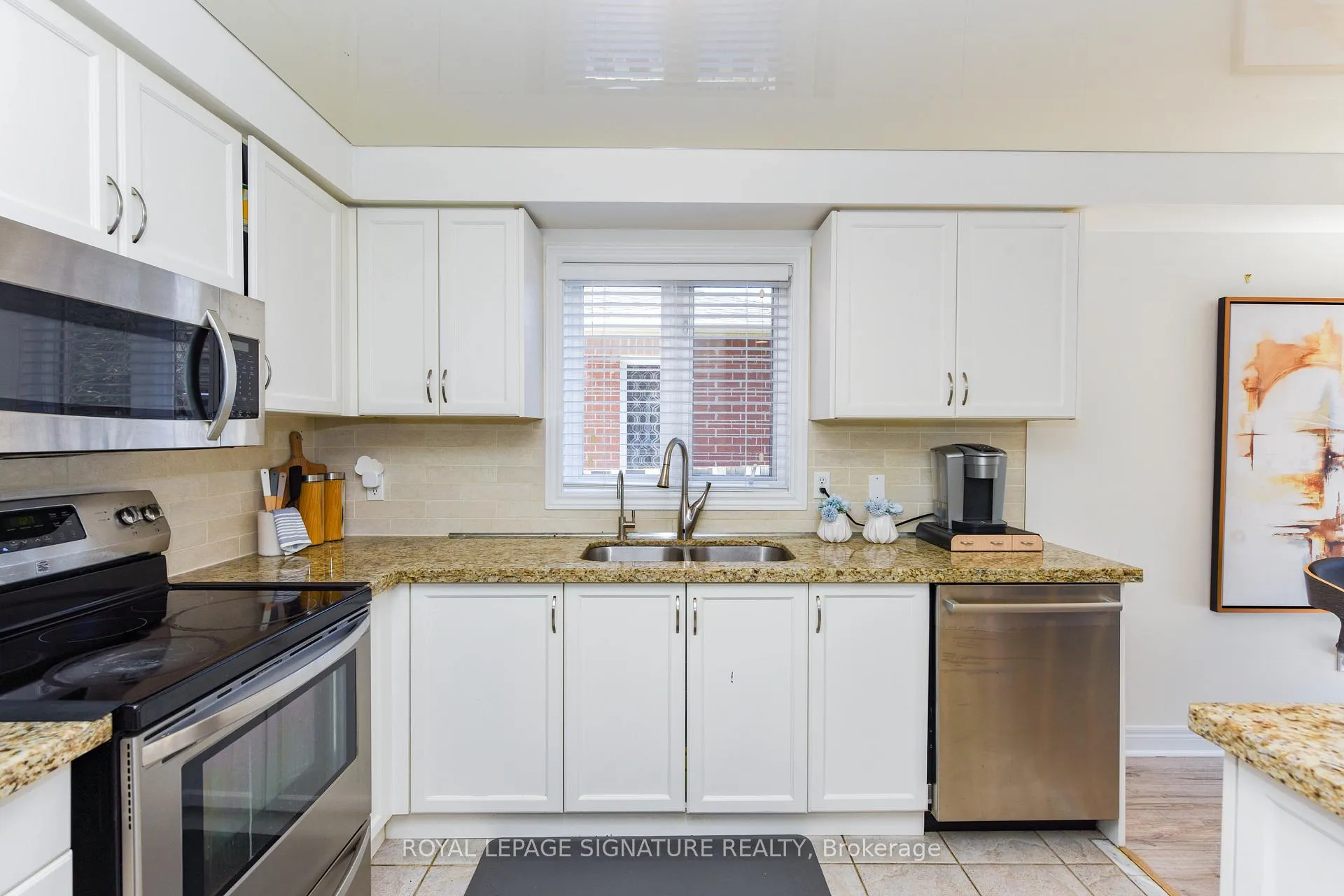 Photo 19 of 17 Baywell Crescent, Aurora, Bayview Wellington — HOMEH