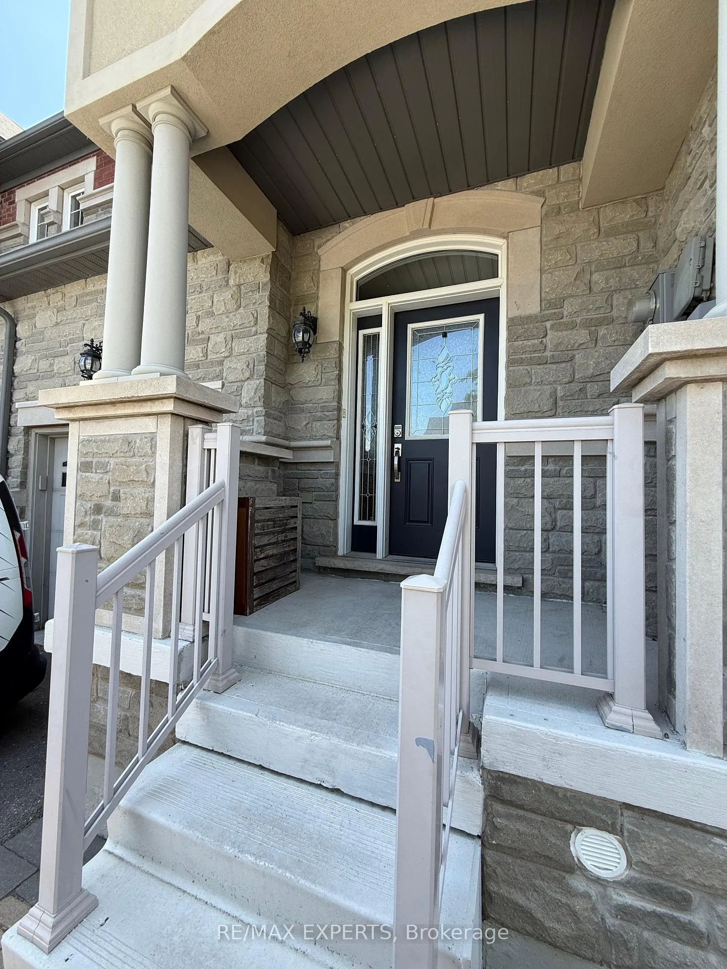 Photo 1 of 32 Spruce Pine Crescent, Vaughan, Patterson — HOMEH