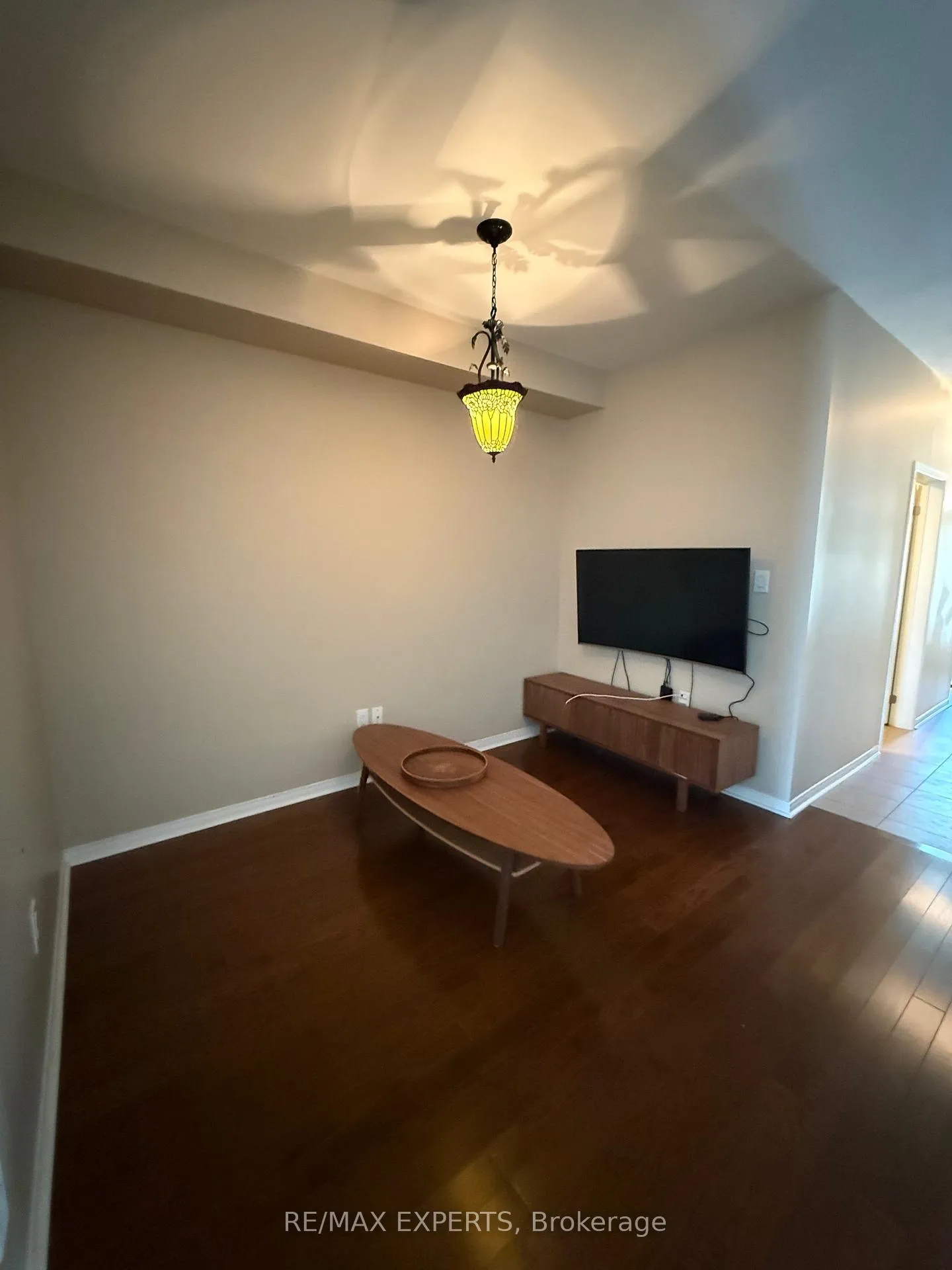 Photo 5 of 32 Spruce Pine Crescent, Vaughan, Patterson — HOMEH