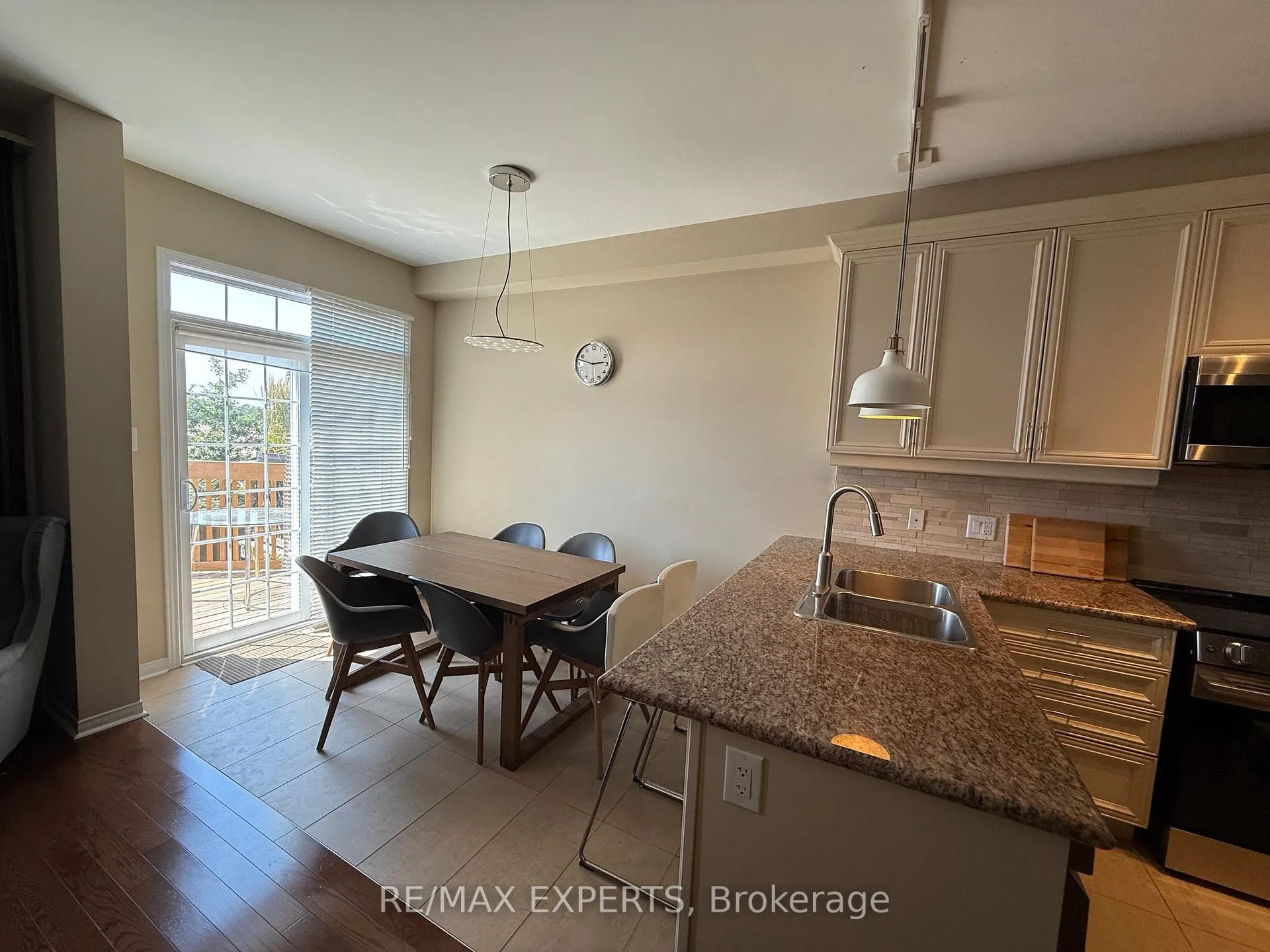Photo 7 of 32 Spruce Pine Crescent, Vaughan, Patterson — HOMEH