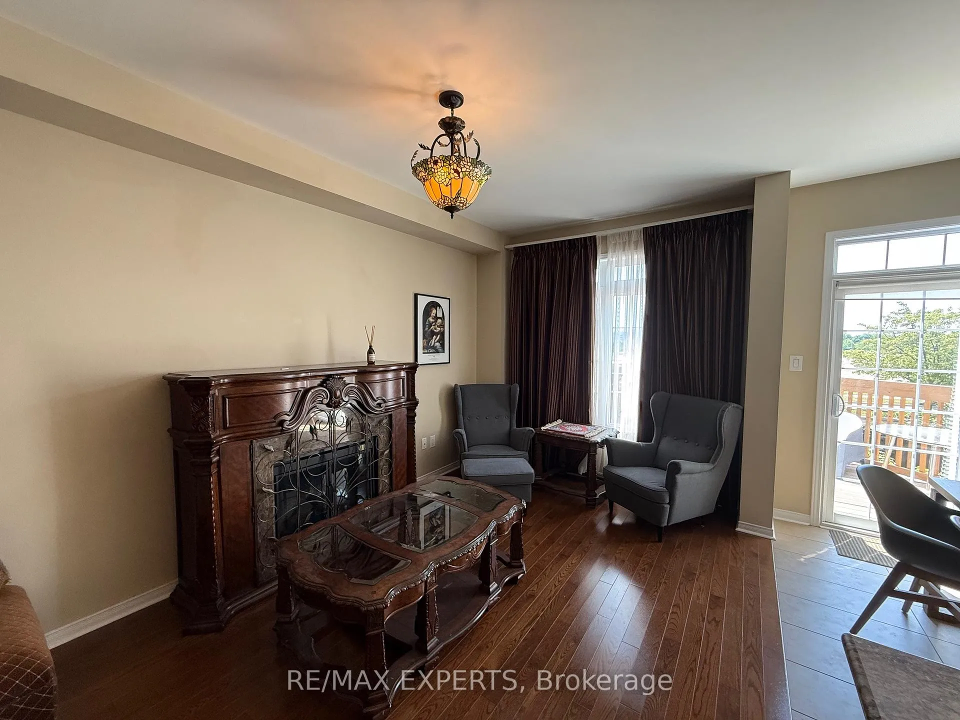 Photo 9 of 32 Spruce Pine Crescent, Vaughan, Patterson — HOMEH