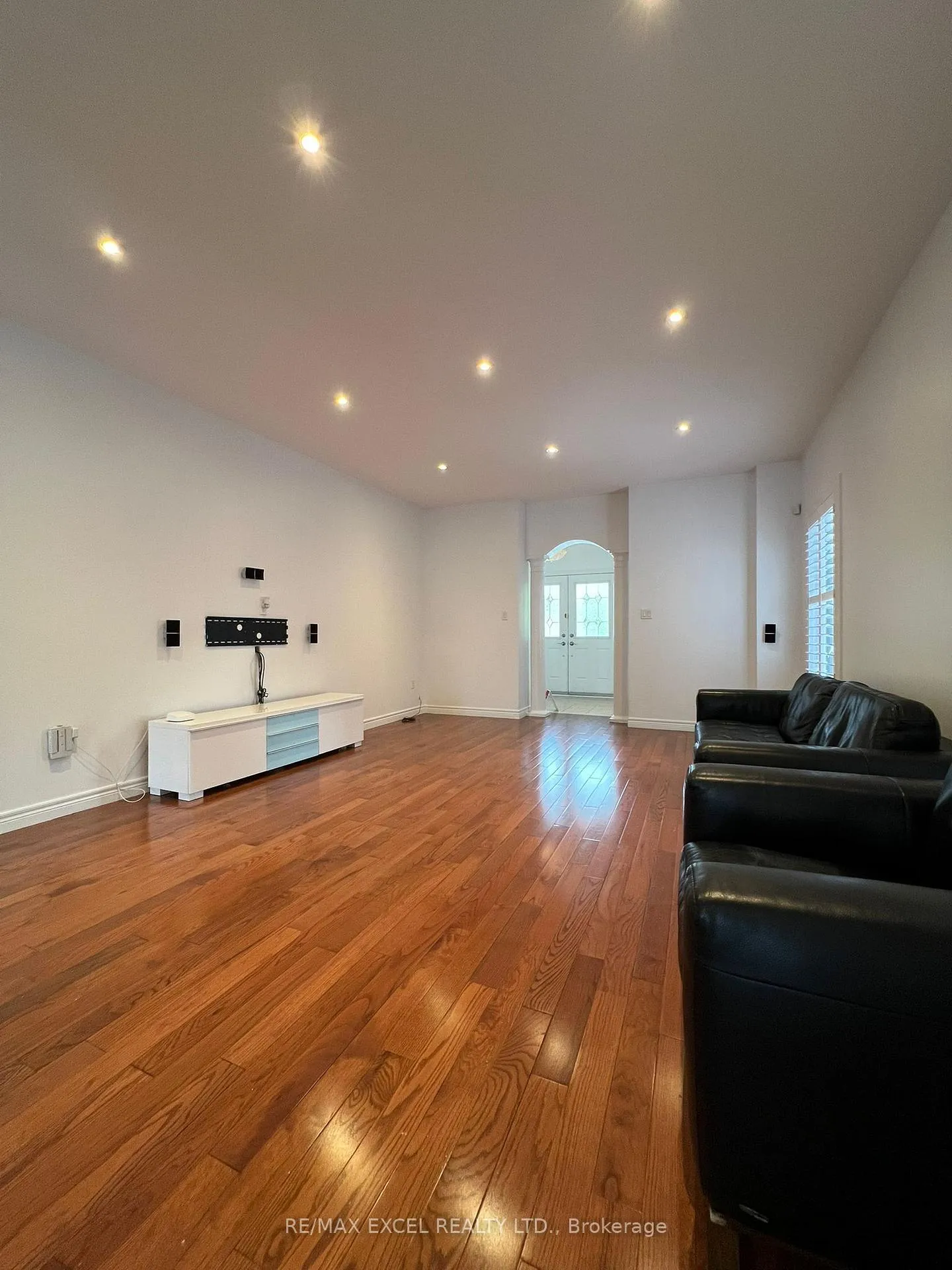 Photo 3 of 14 outerbrook Road, Markham, Greensborough — HOMEH