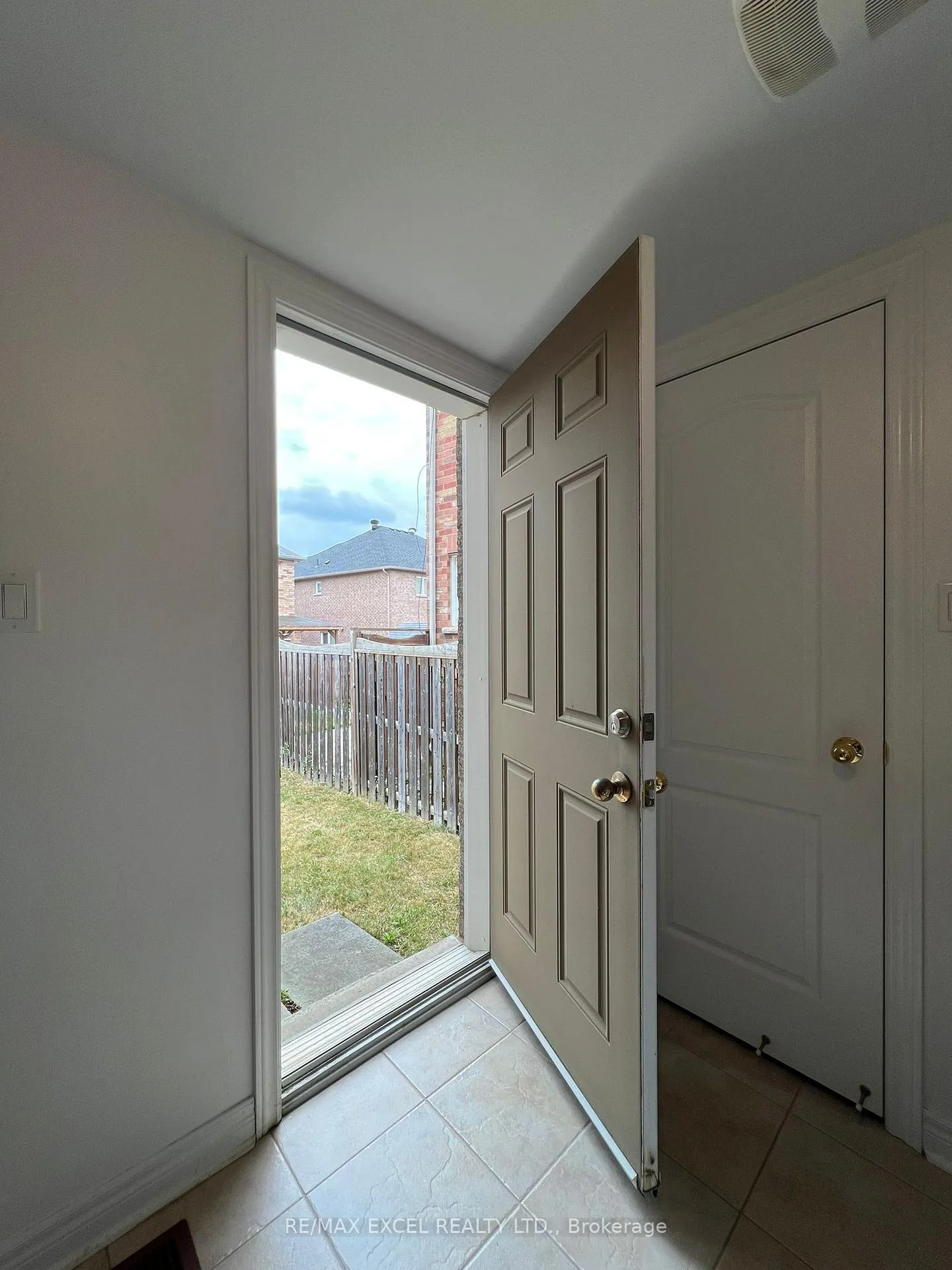 Photo 10 of 14 outerbrook Road, Markham, Greensborough — HOMEH